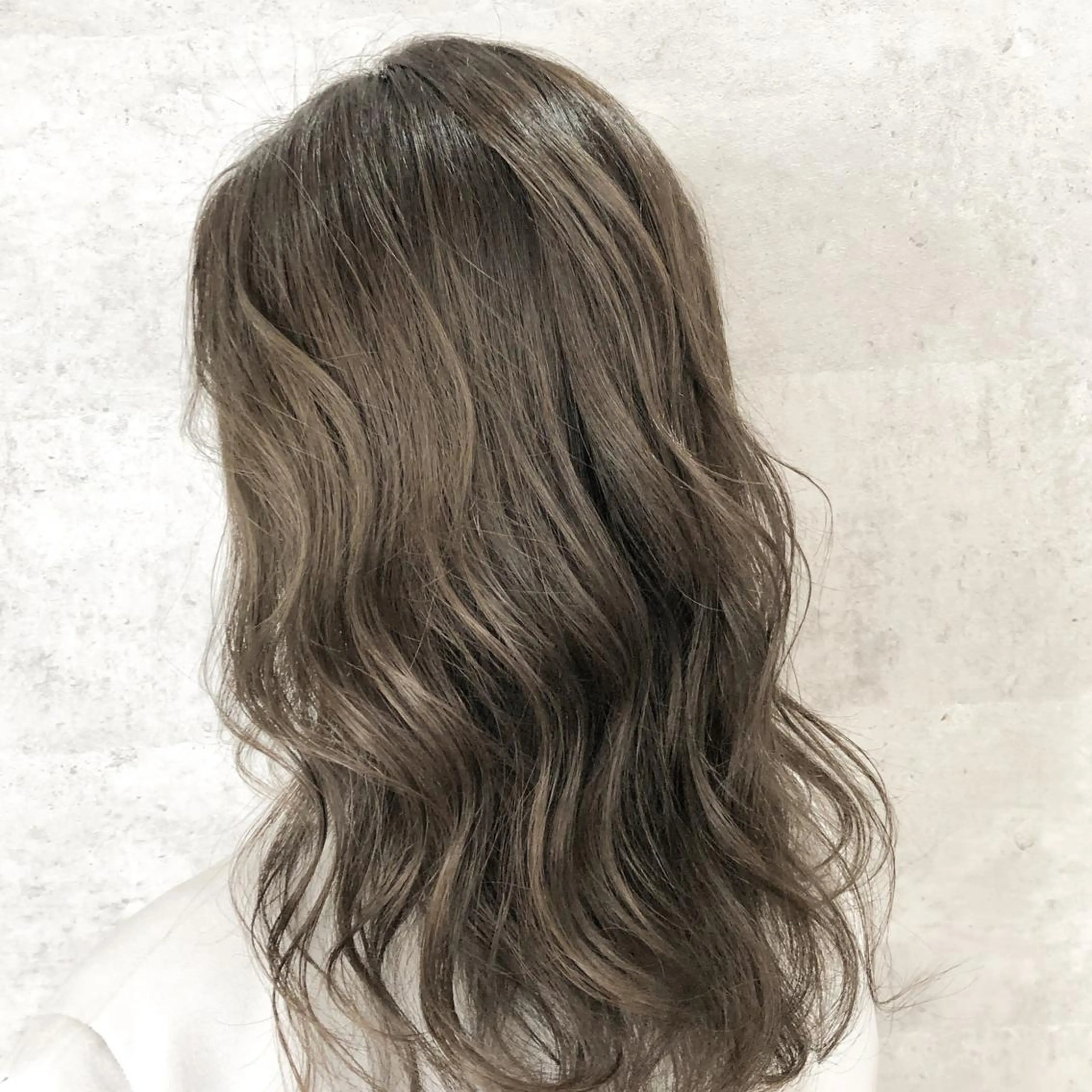 ロング カラー グレージュ 髪質改善で 憧れの潤艶美髪にのヘアスタイル