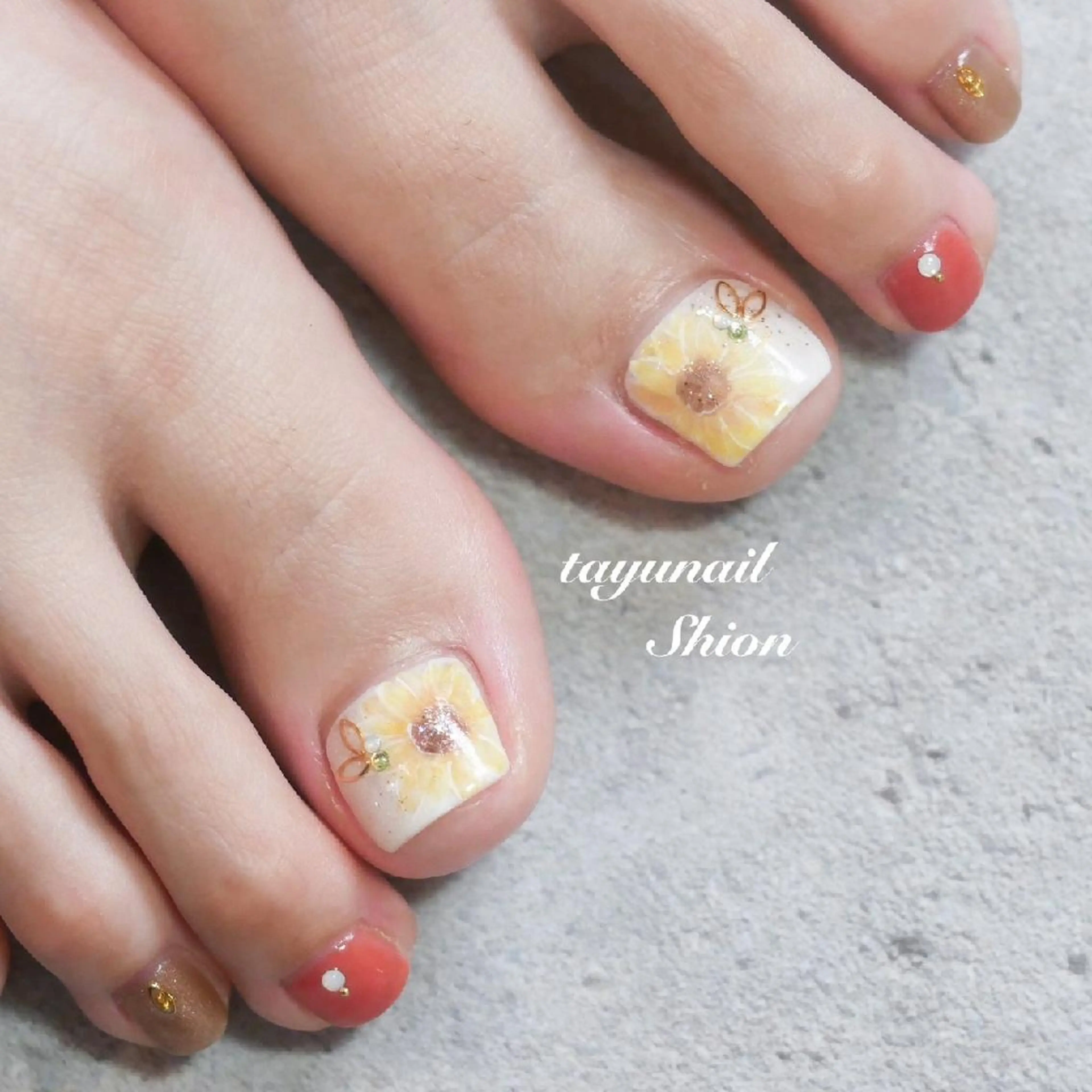 ネイル ブルー フットネイル ジェルネイル パラジェル 夏ネイル ネイルサロン 【たゆnail】のネイルデザイン