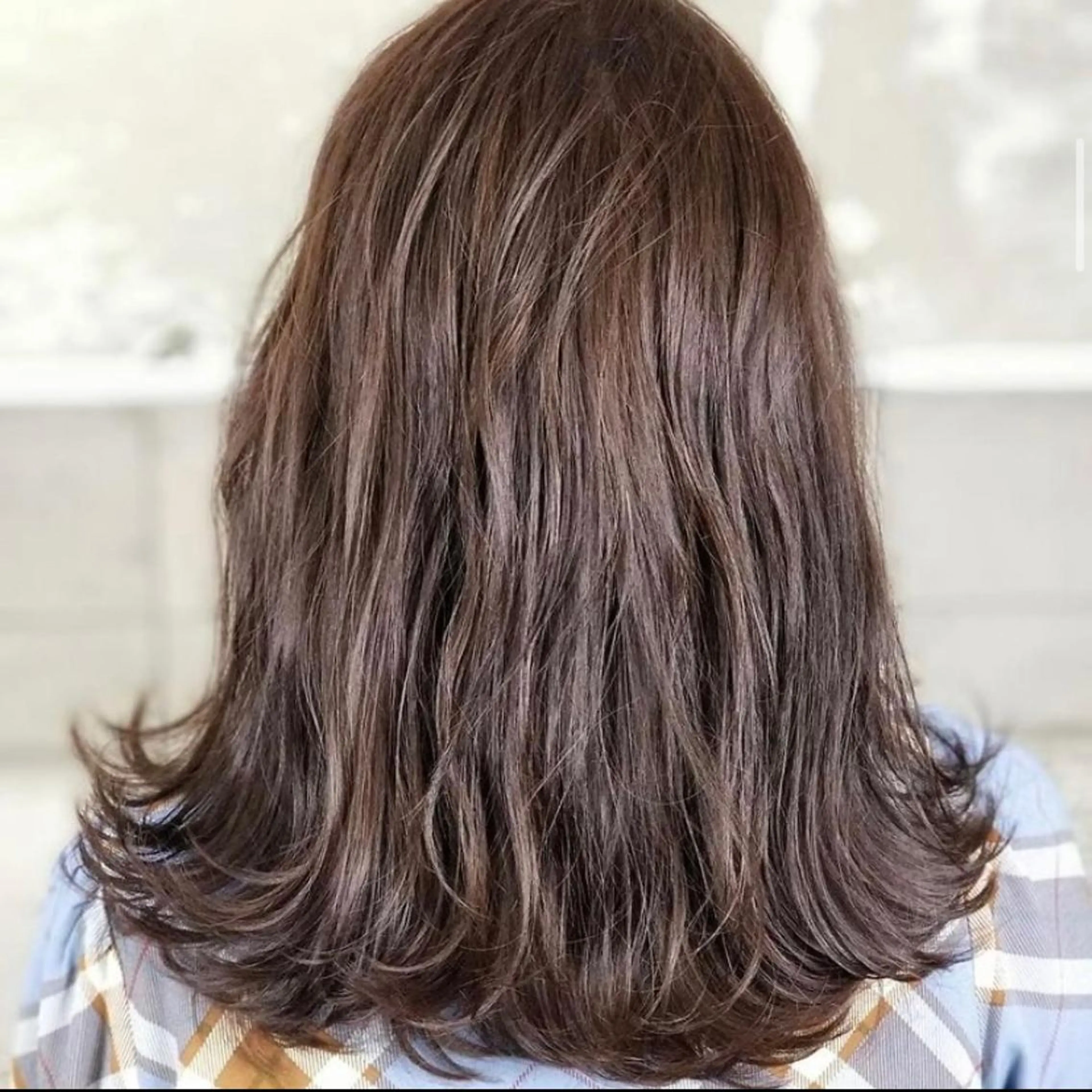 カラー 西田 愛華のヘアスタイル