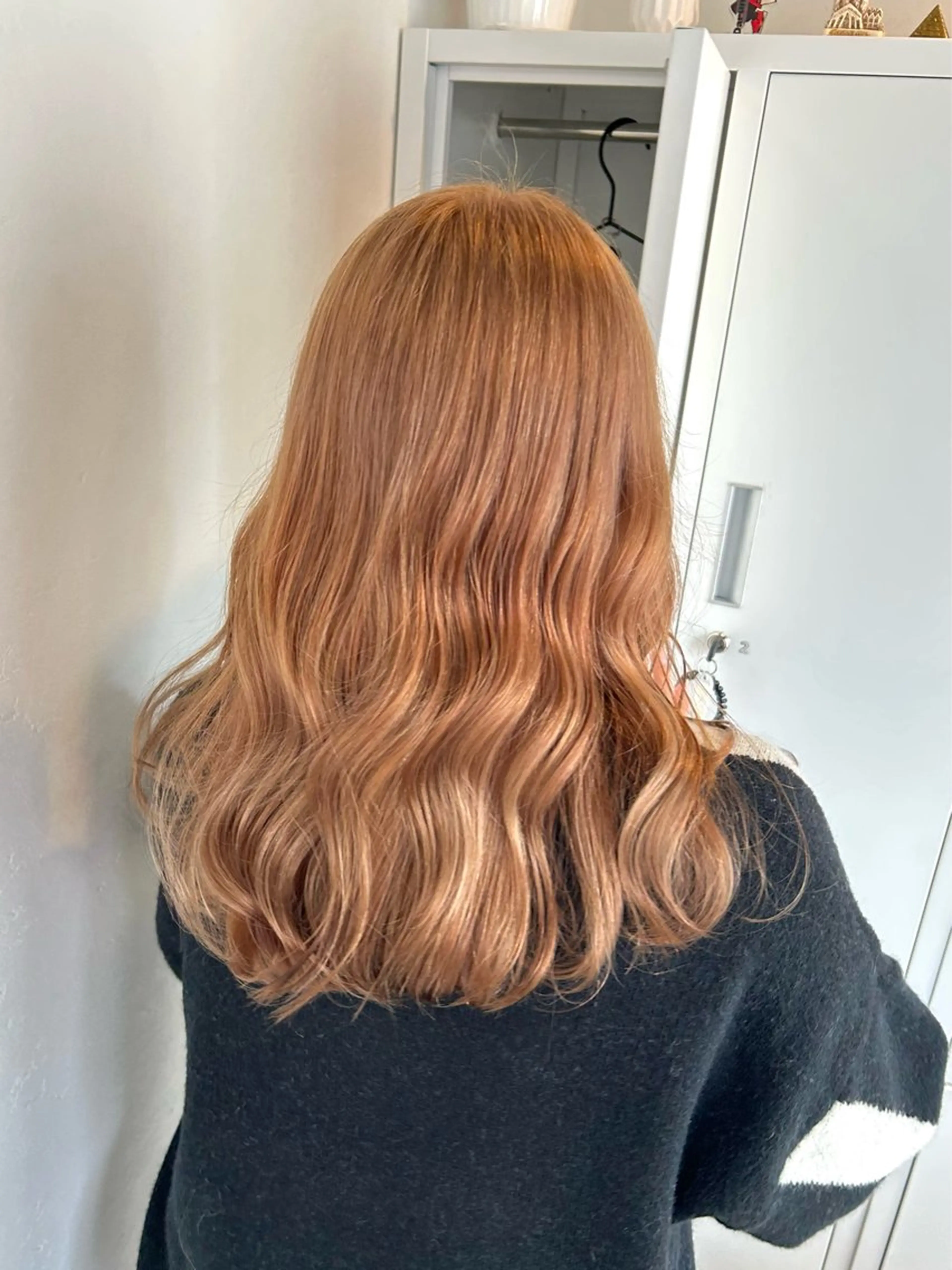 セミロング カラー ベージュカラー ミルクティーベージュ カット ヘアカラー トリートメント 艶カラー/レイヤー/ ハイトーン/まなみのヘアスタイル