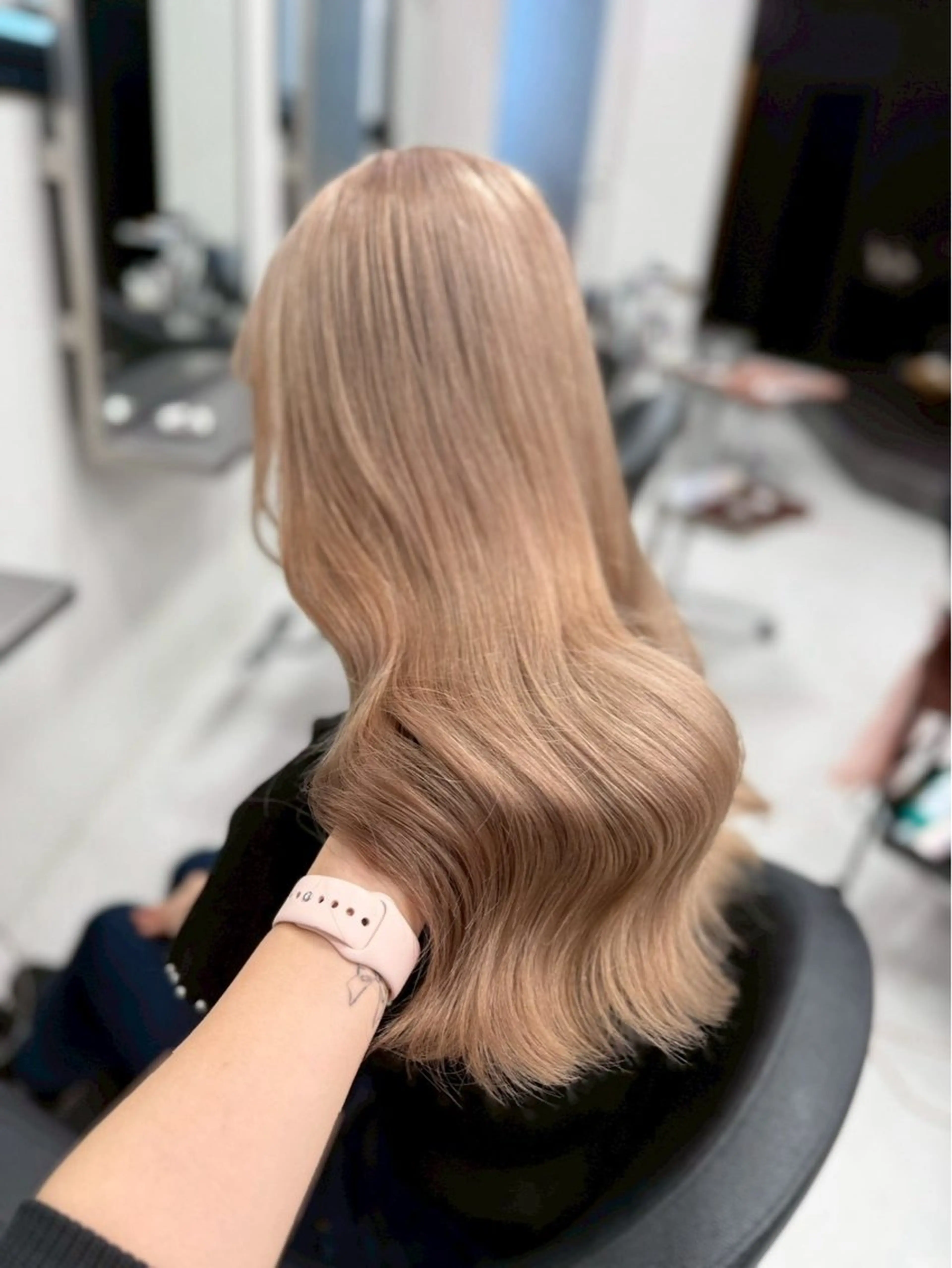 ロング カラー ブリーチ 透明感カラー ハイトーンカラー ヘアカラー ハイトーンカラー💞 くるみ🎀のヘアスタイル