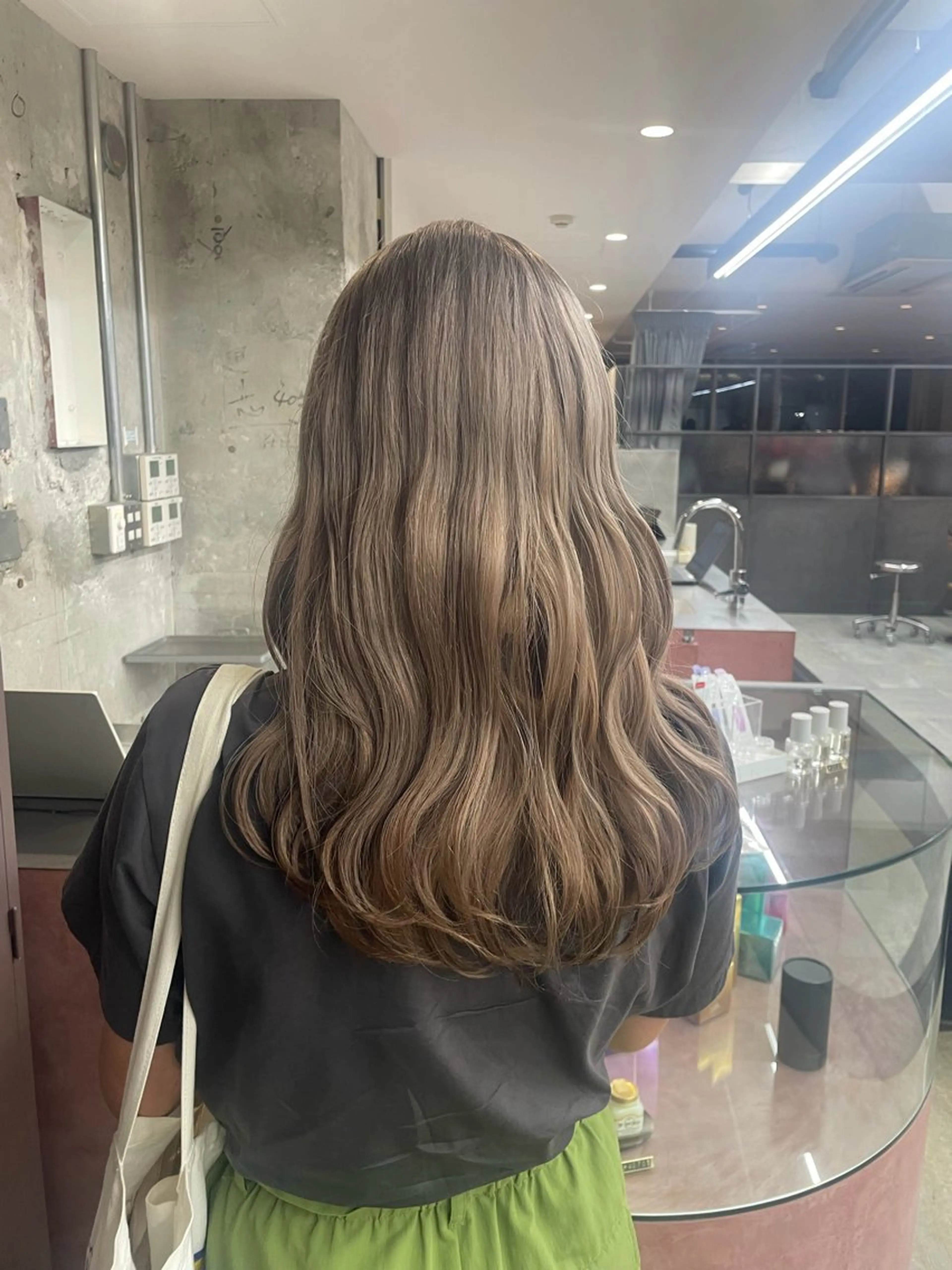 ロング カット ヘアカラー トリートメント 鈴木瑛里／ブロンド ベージュ／男女のヘアスタイル