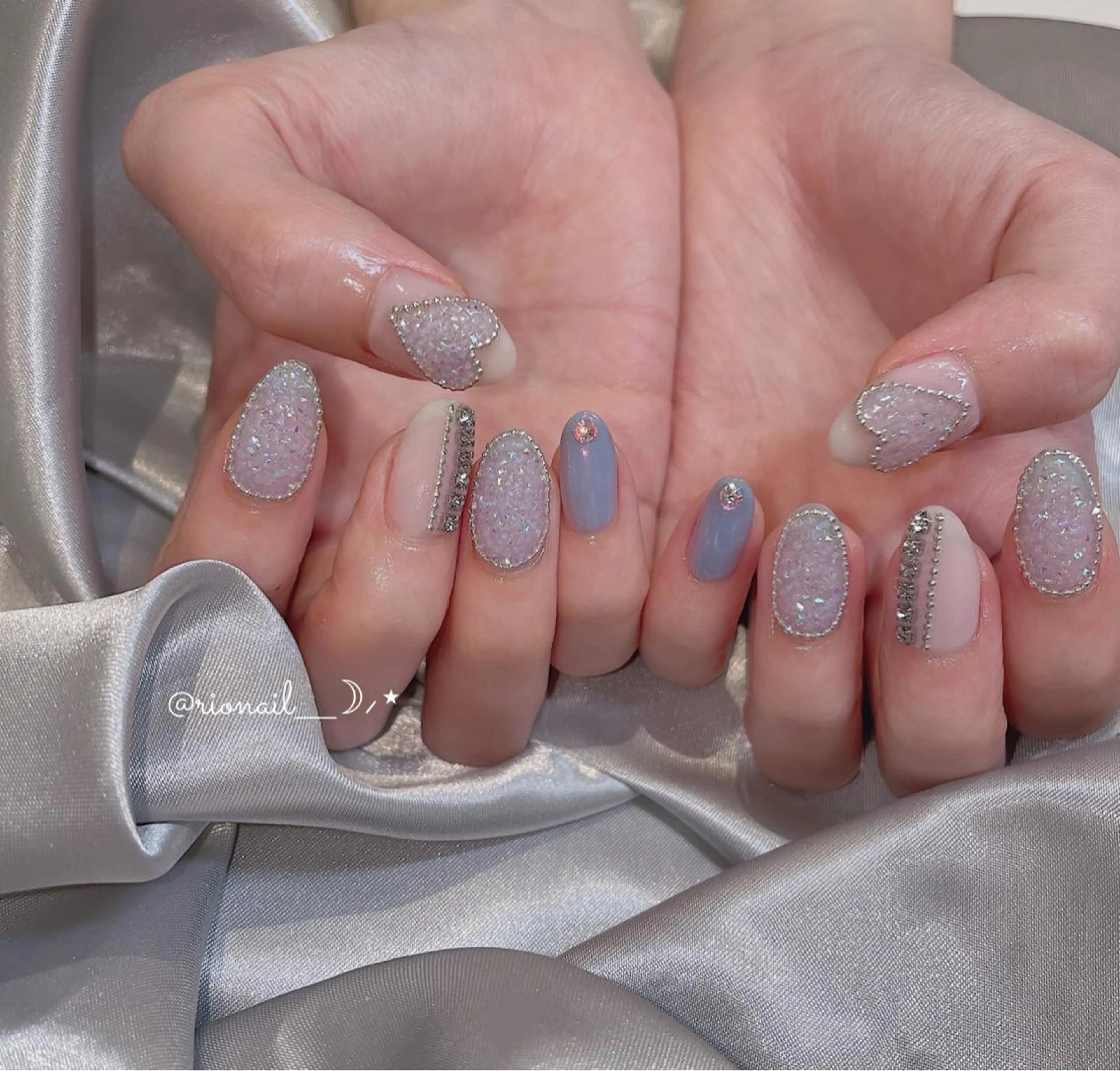 ネイル アートネイル ハンドネイル 𝘙𝘪𝘰𝘯𝘢 ...🕯🤍のネイルデザイン