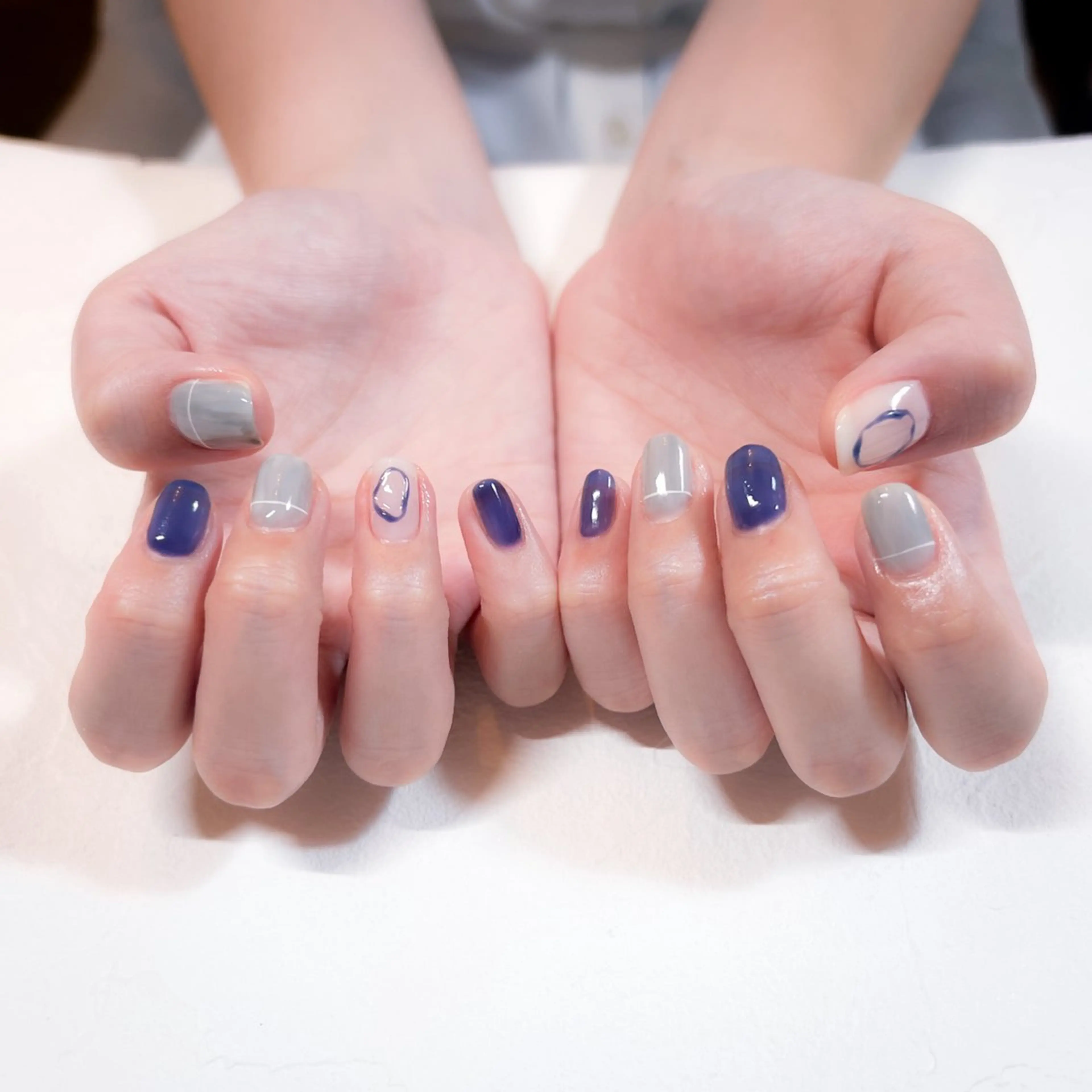 ネイル ブルー ニュアンスネイル LEFTNAILS フィルインニュアンスのネイルデザイン