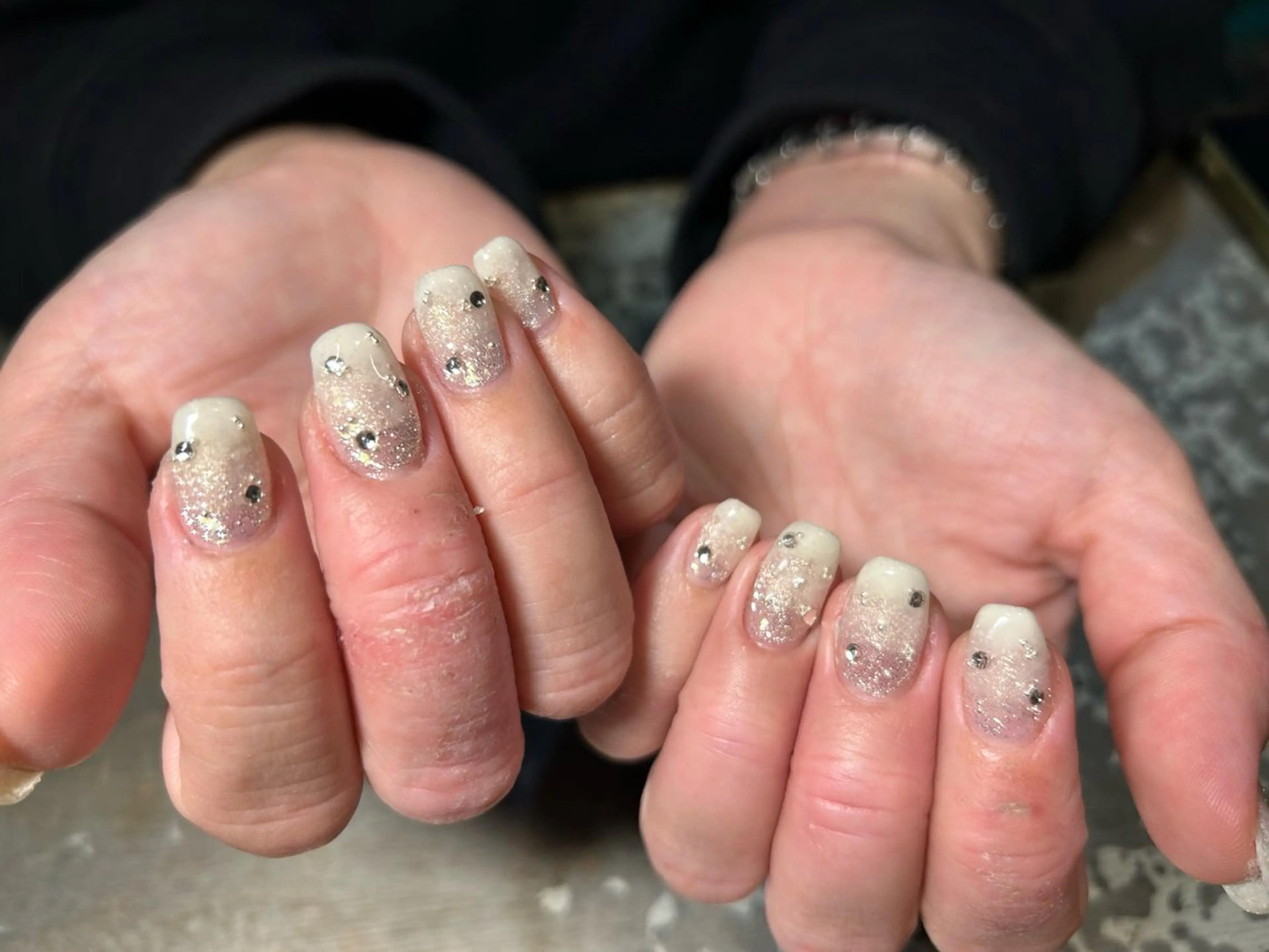 ネイル フラッシュネイル グラデーション ニュアンスネイル ストーンネイル 冬ネイル ハンドネイル ＊ misa ＊のネイルデザイン