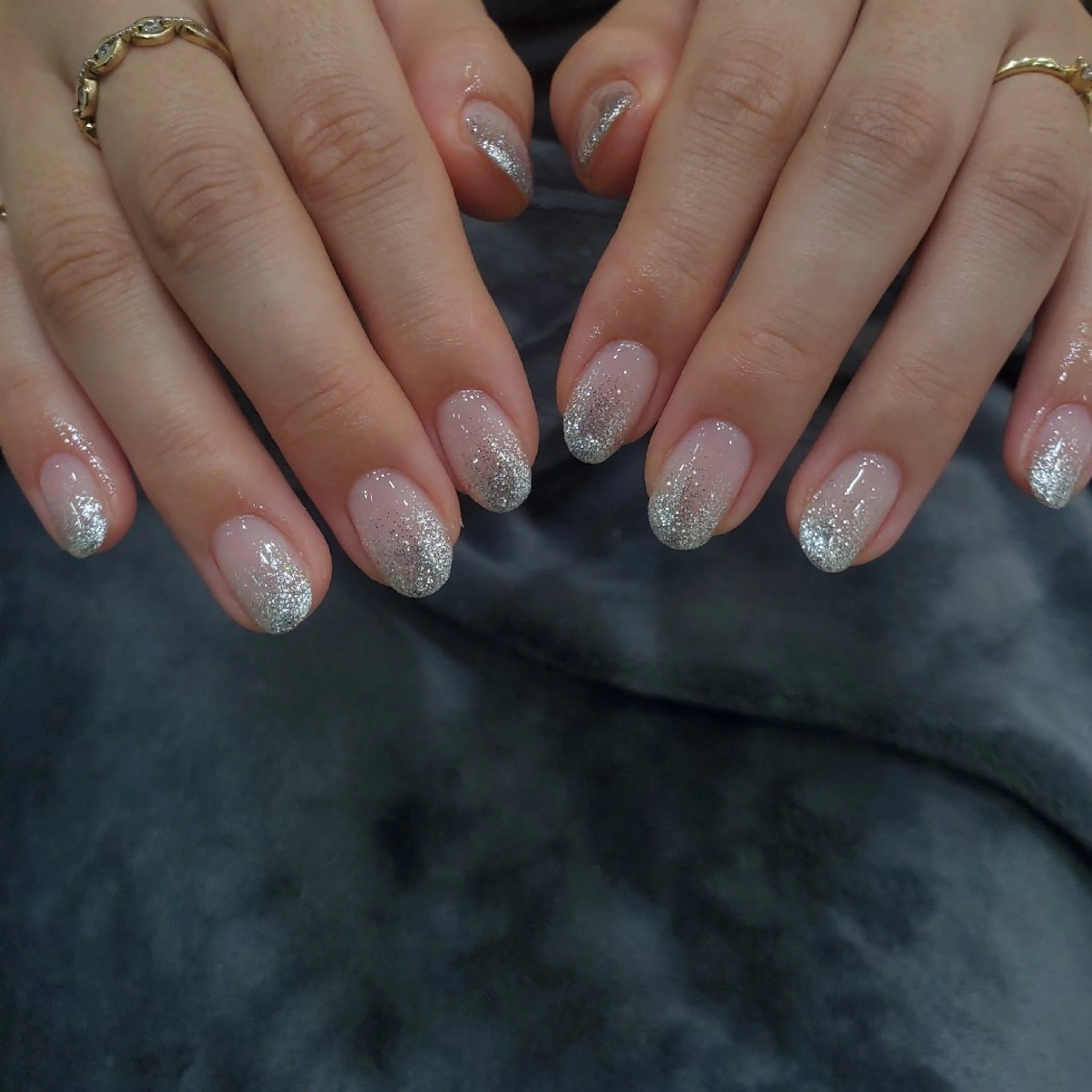 ネイル グラデーション ラメ(グリッター) ラメグラデーション シルバー ハンドネイル grancieux tomoka/青葉台のネイルデザイン