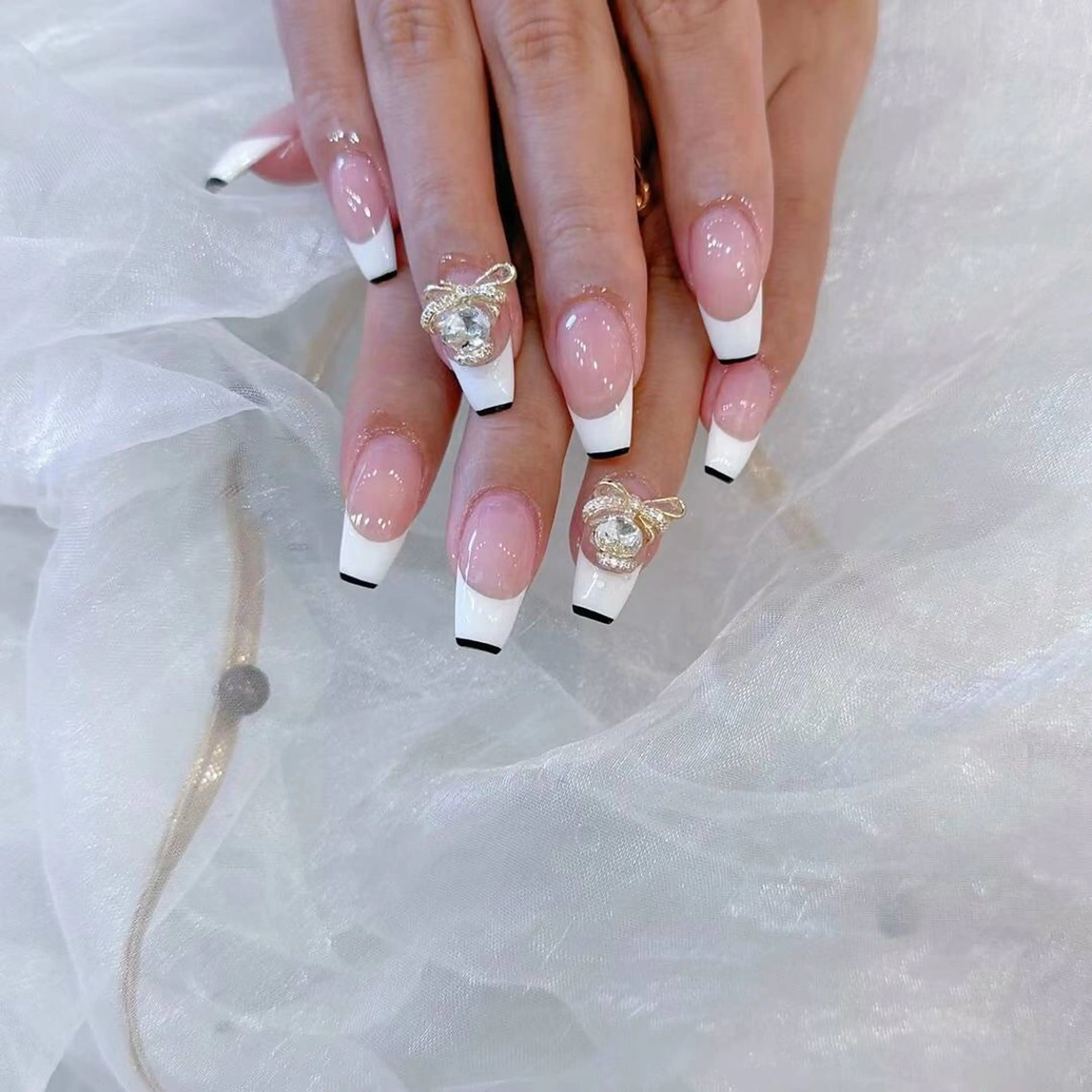 ネイル フレンチネイル リボン ホワイト babarla Nailのネイルデザイン