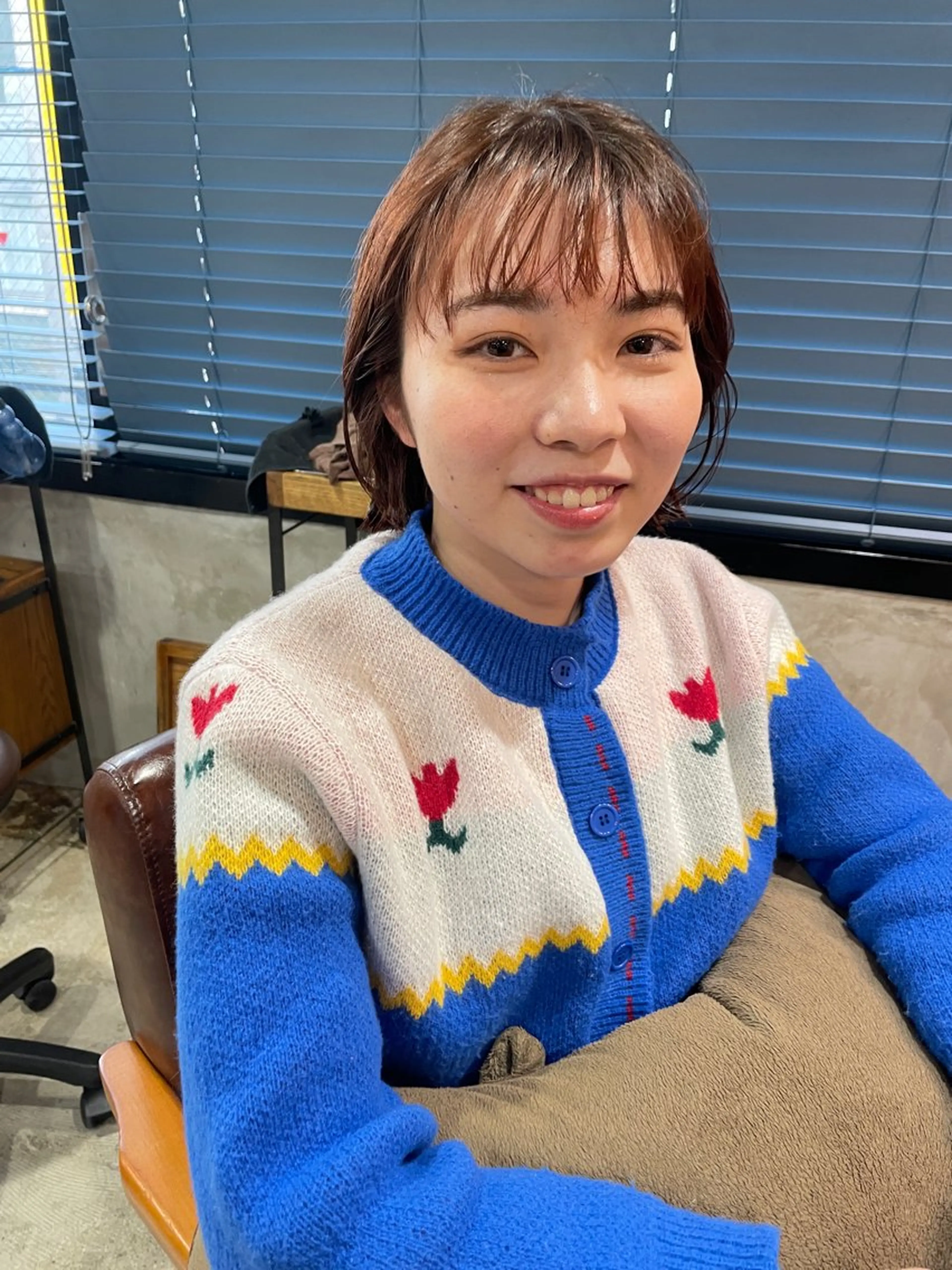 ショート カラー くせ毛 カット ヘアカラー トリートメント さの あやねのヘアスタイル