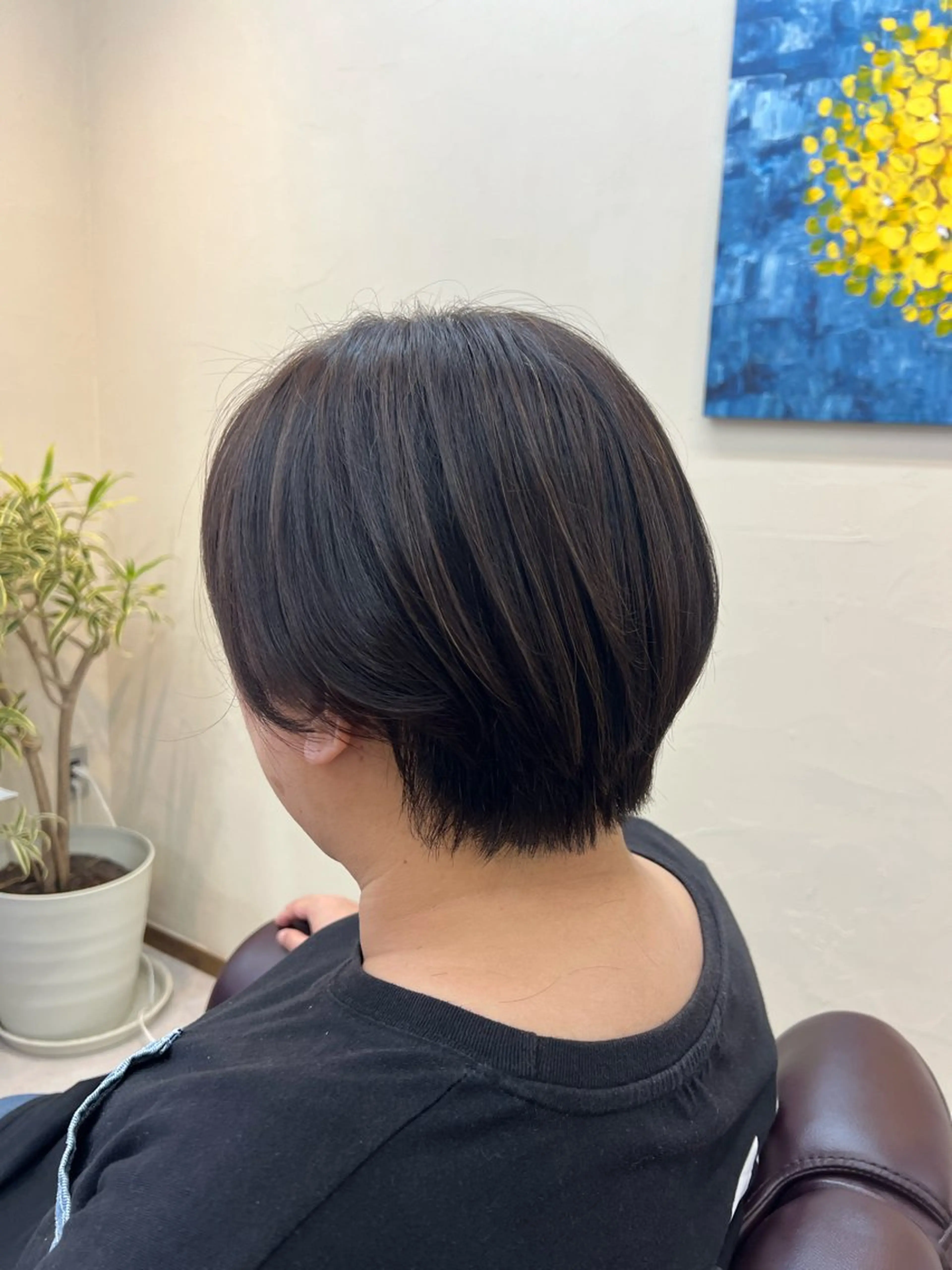 ショート カラー ブリーチ ハイライトカラー ブリーチなしカラー ハイライト 石黒 理々花のヘアスタイル