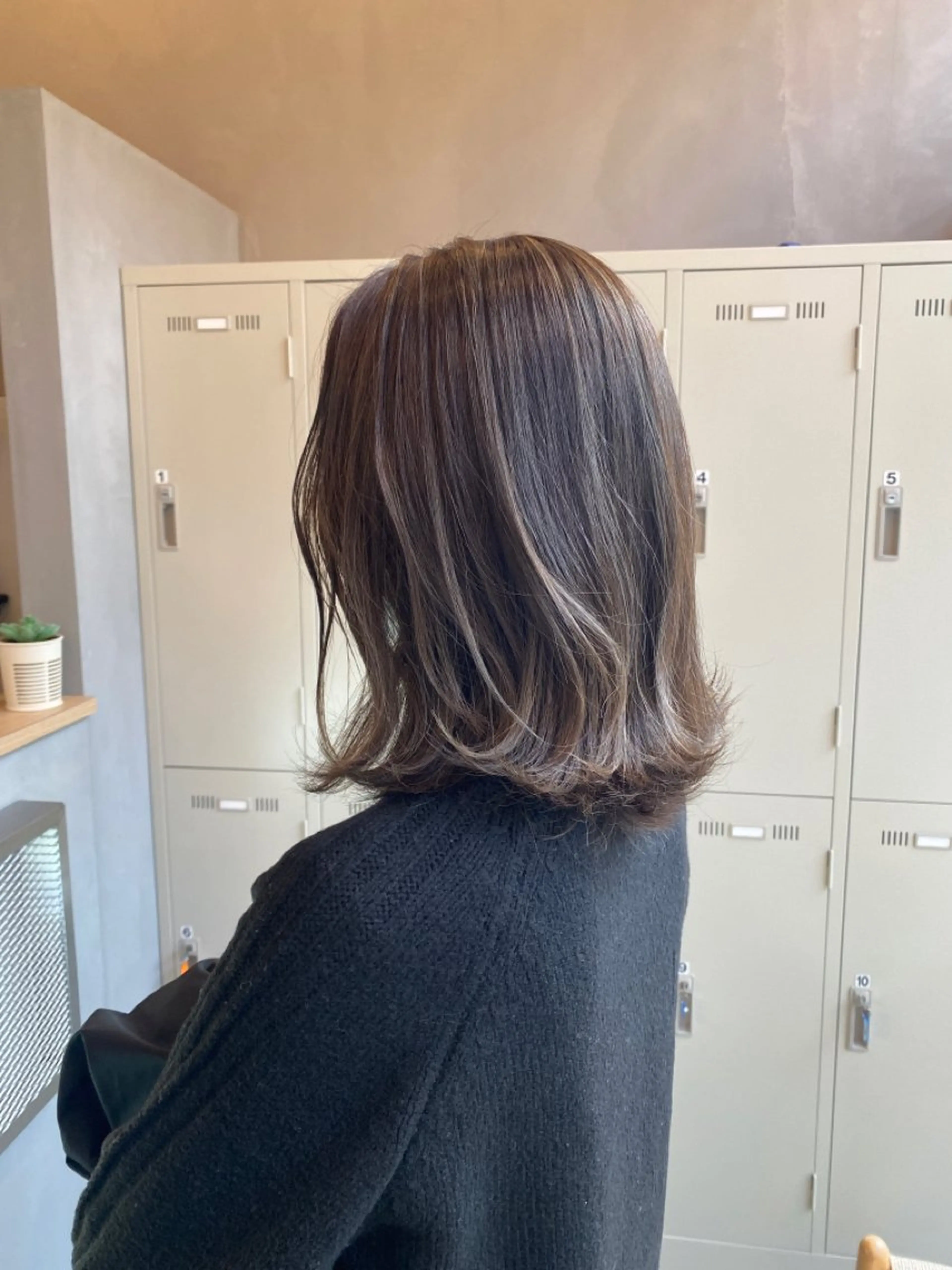 ミディアム ハイライト 徳重 美香のヘアスタイル
