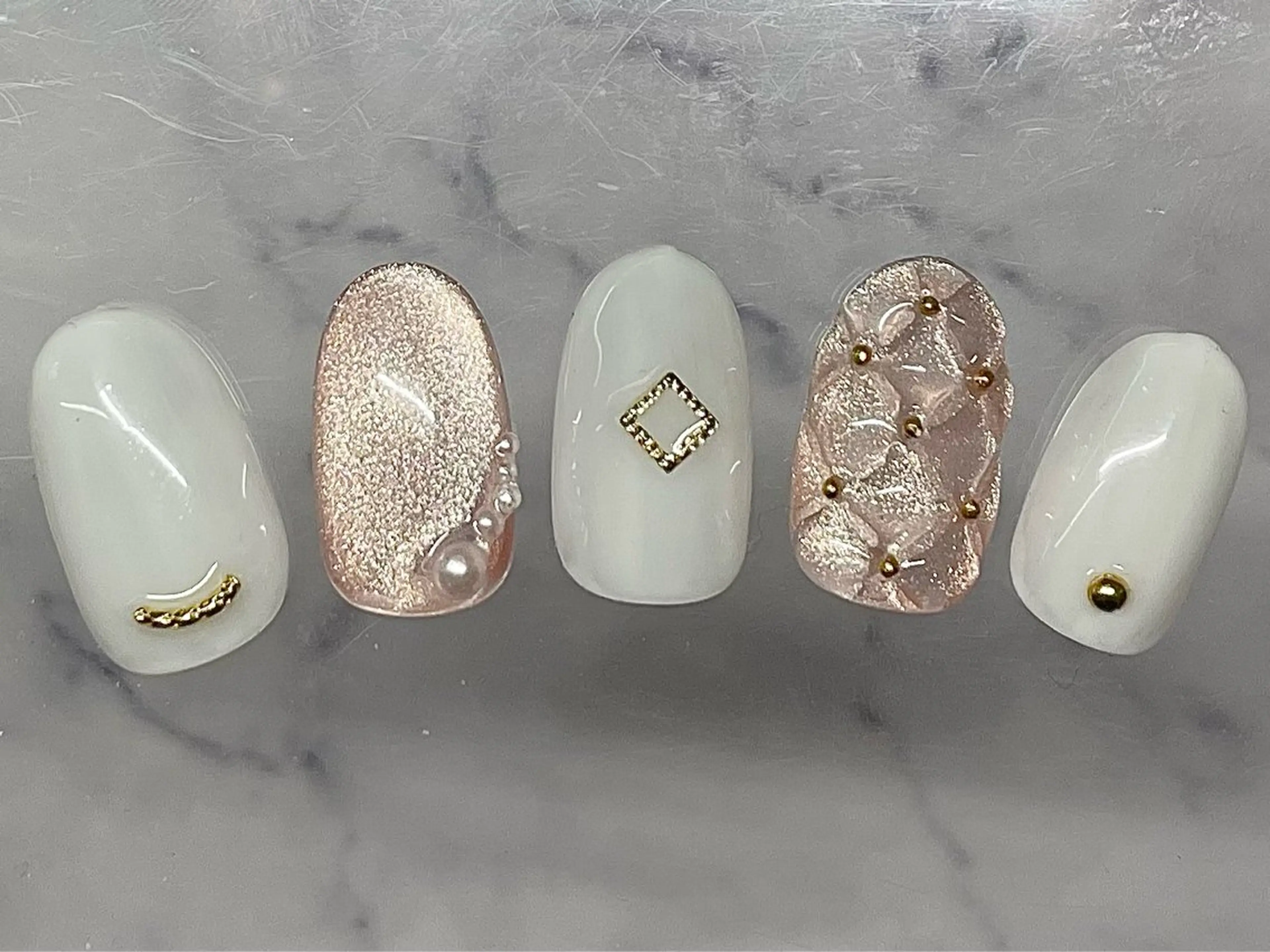 ネイル AYA Reginaのネイルデザイン