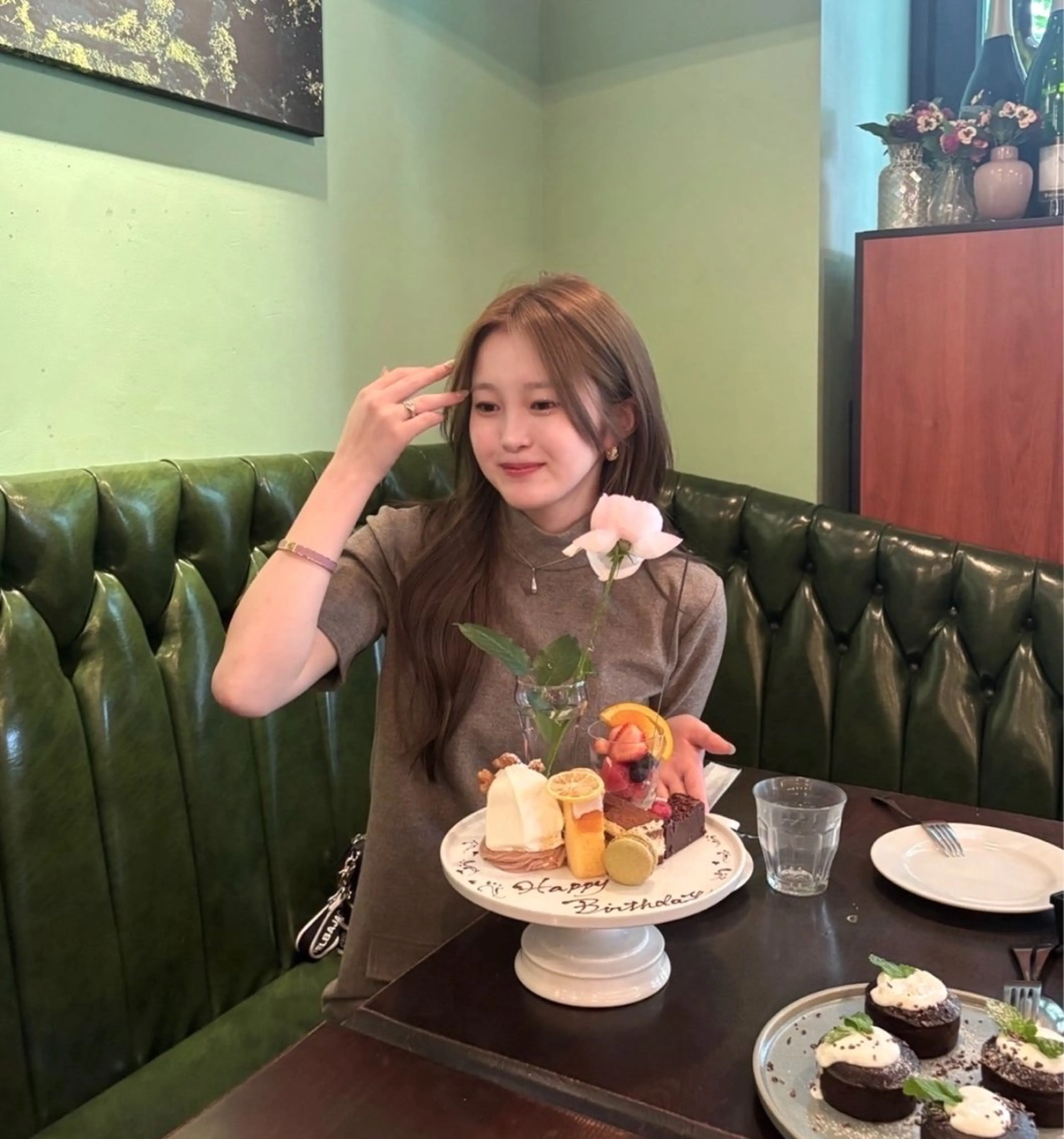 カラー ベージュカラー 透明感カラー ダブルカラー ヘーゼル ヘアカラー ヒビキ/モテ×愛され /ブリーチ特化のヘアスタイル