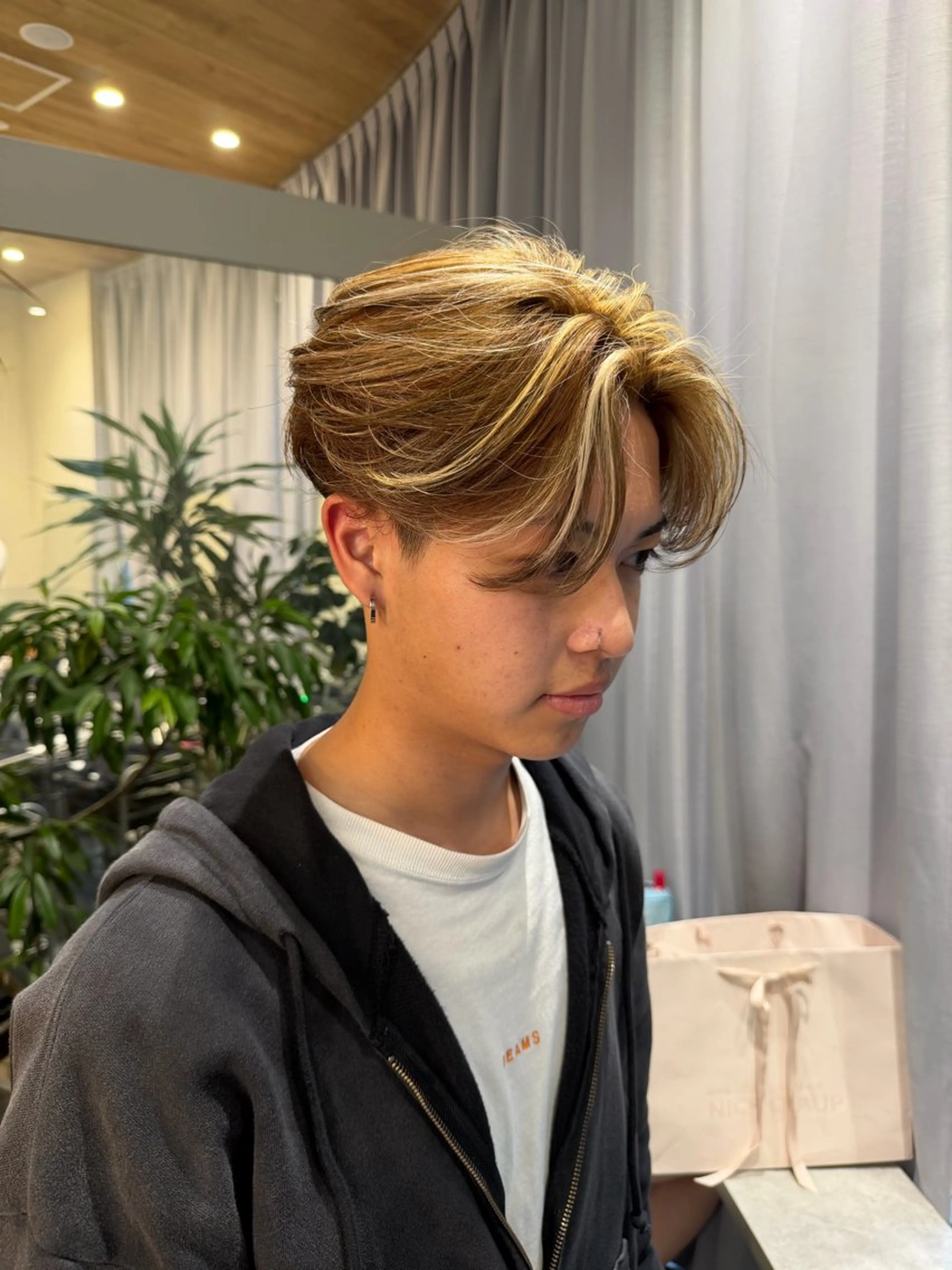 ミディアム カラー メンズ センターパート メンズハイライト ハイライトカラー ハイライト カット ヘアカラー 💈原宿指名No.1 センターパート💈のヘアスタイル