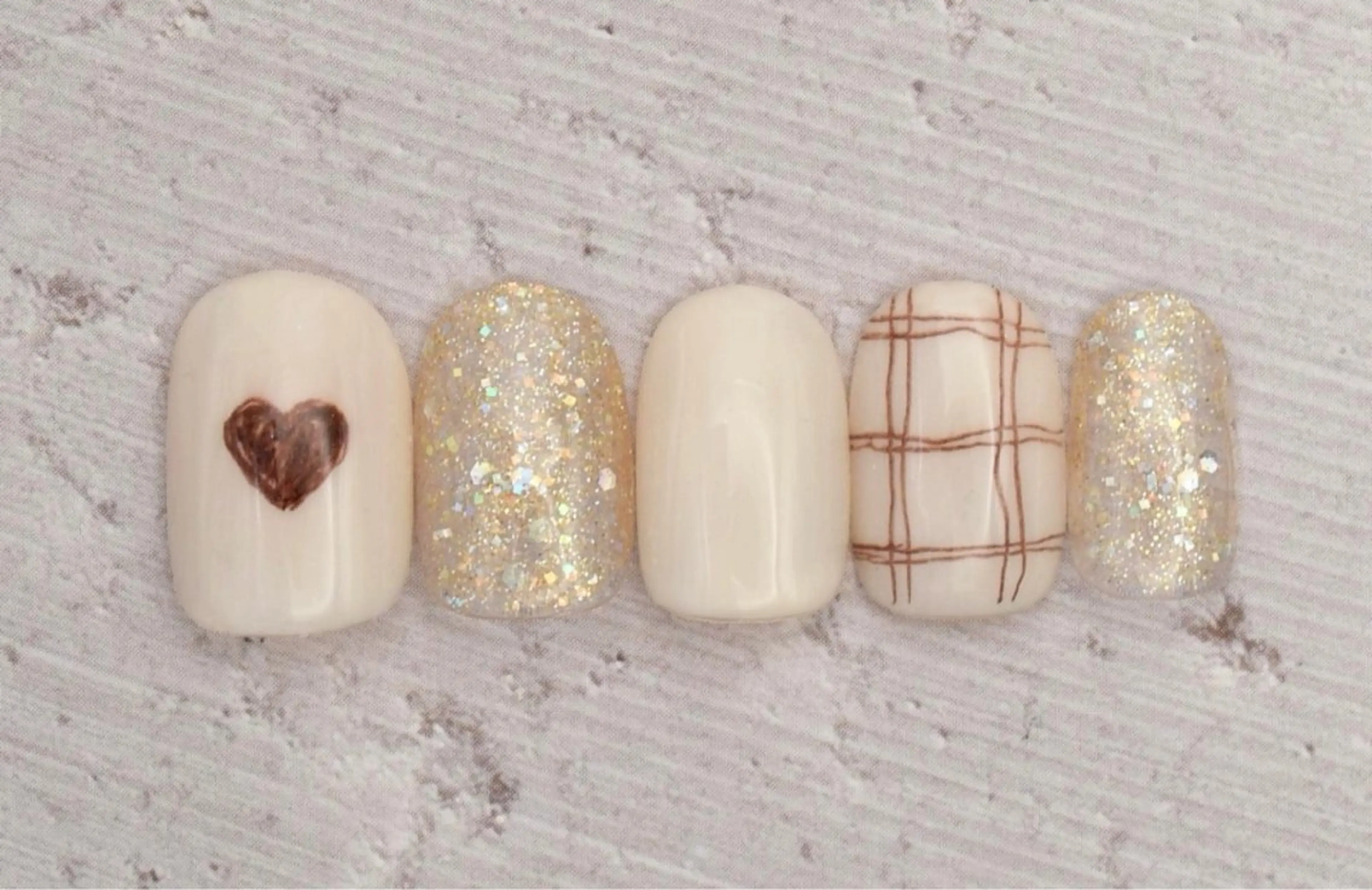 ネイル ゆら 練習生💅🏻のネイルデザイン