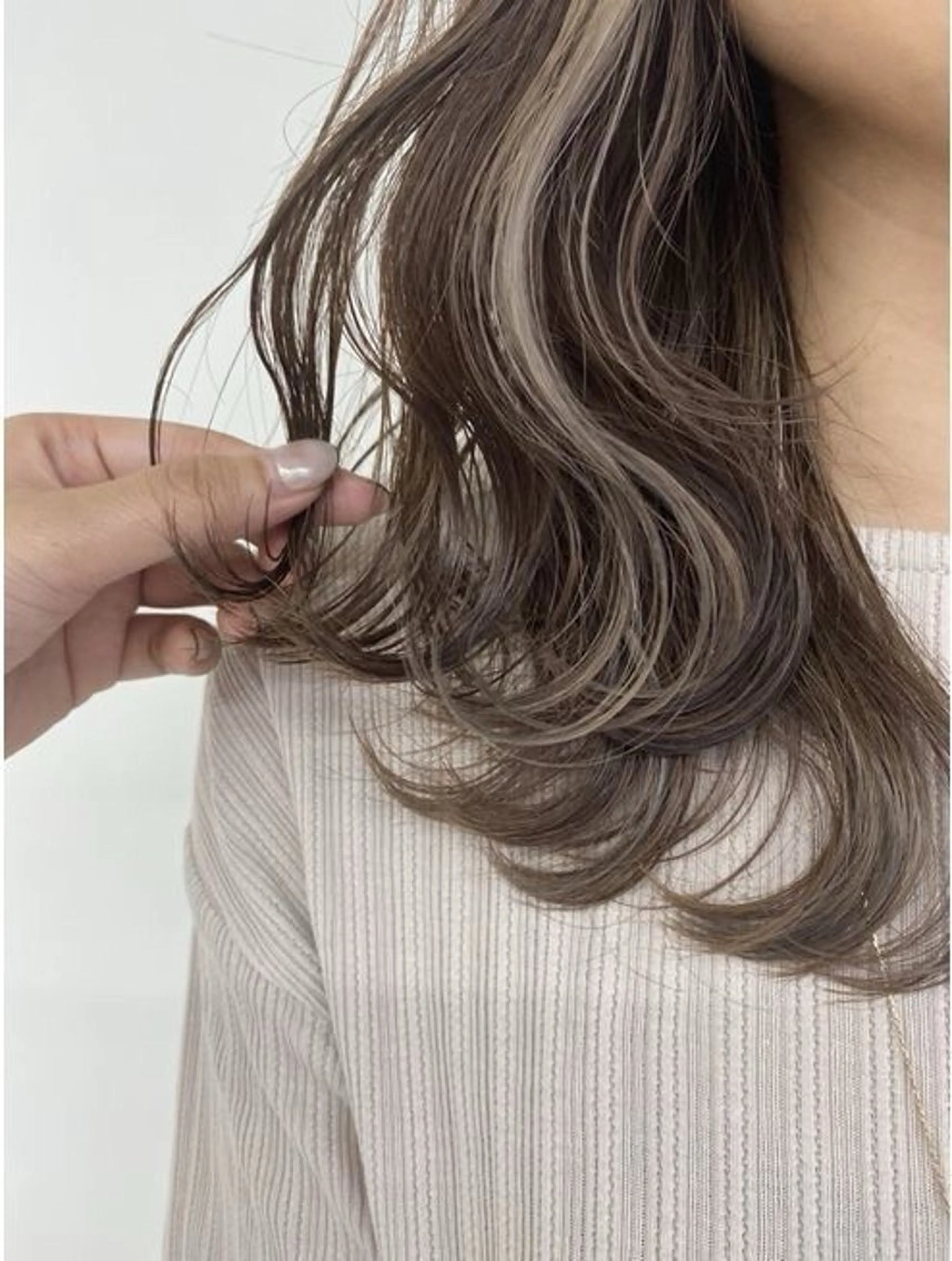 カラー デザインカラー ハイトーン／暖色 👩🏼HONOKAのヘアスタイル