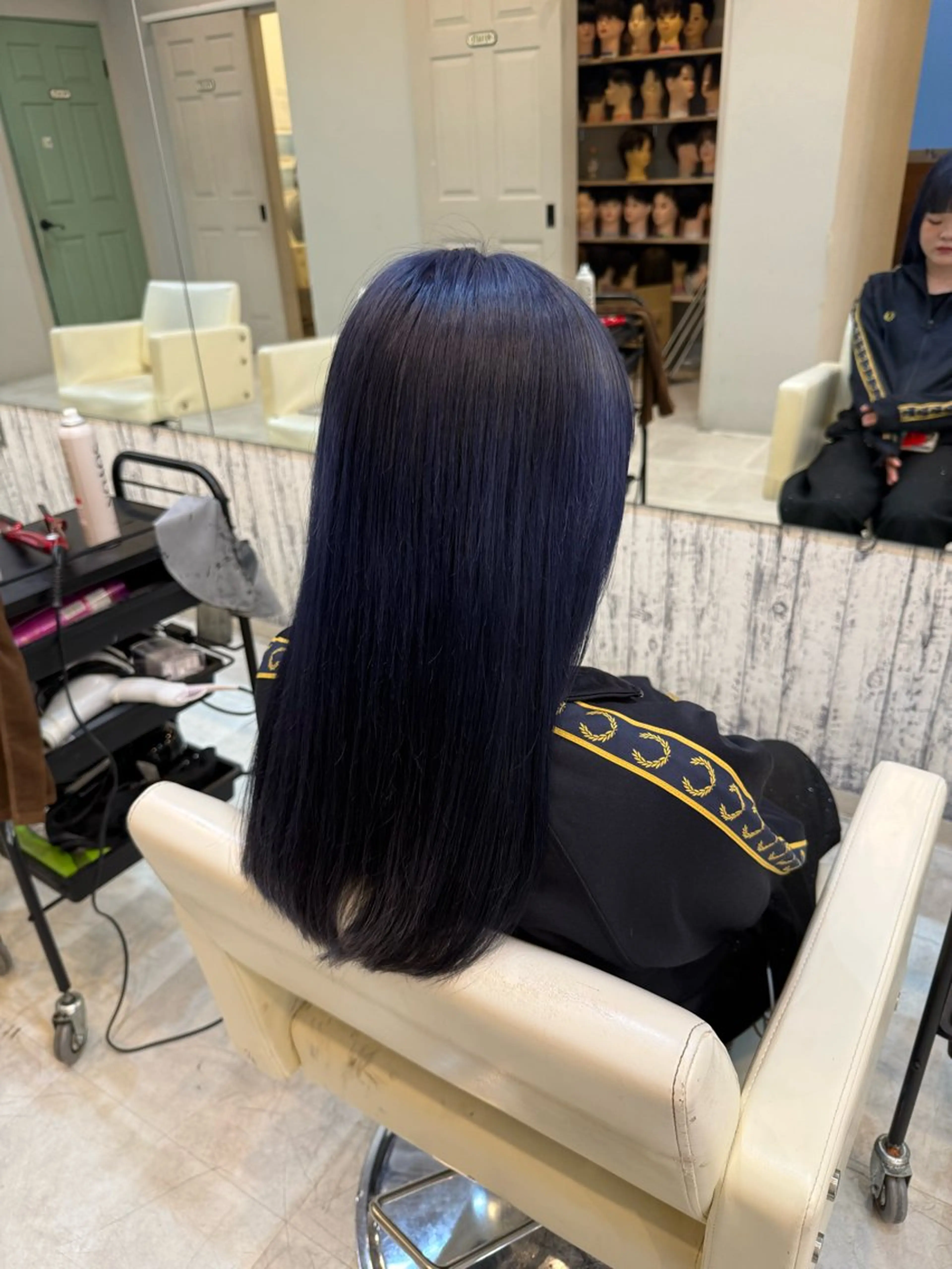 ロング カラー ブリーチ ブルーカラー ヘアカラー レディースモデル募集 角快利のヘアスタイル