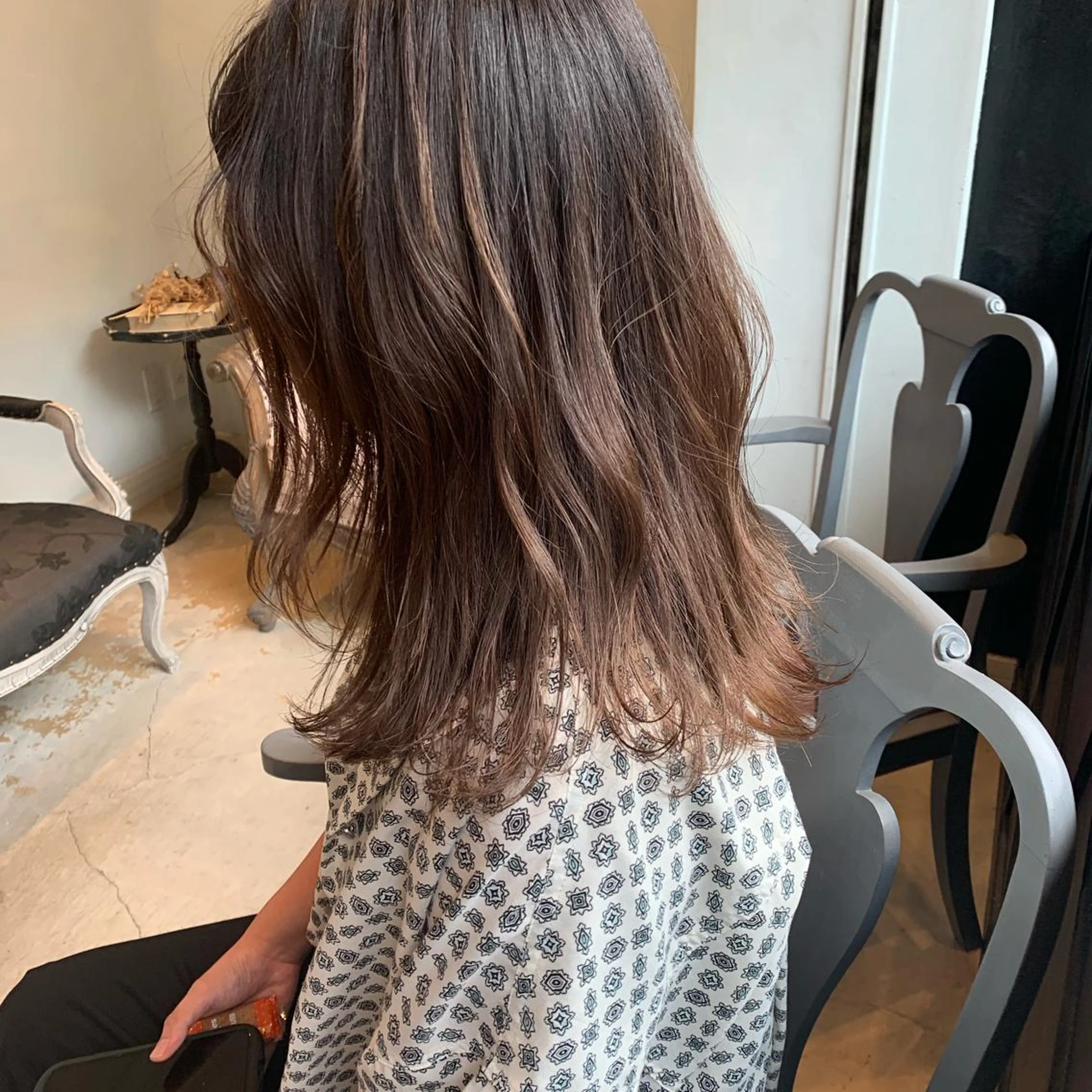 ミディアム SAKINO. ベージュカラーのヘアスタイル