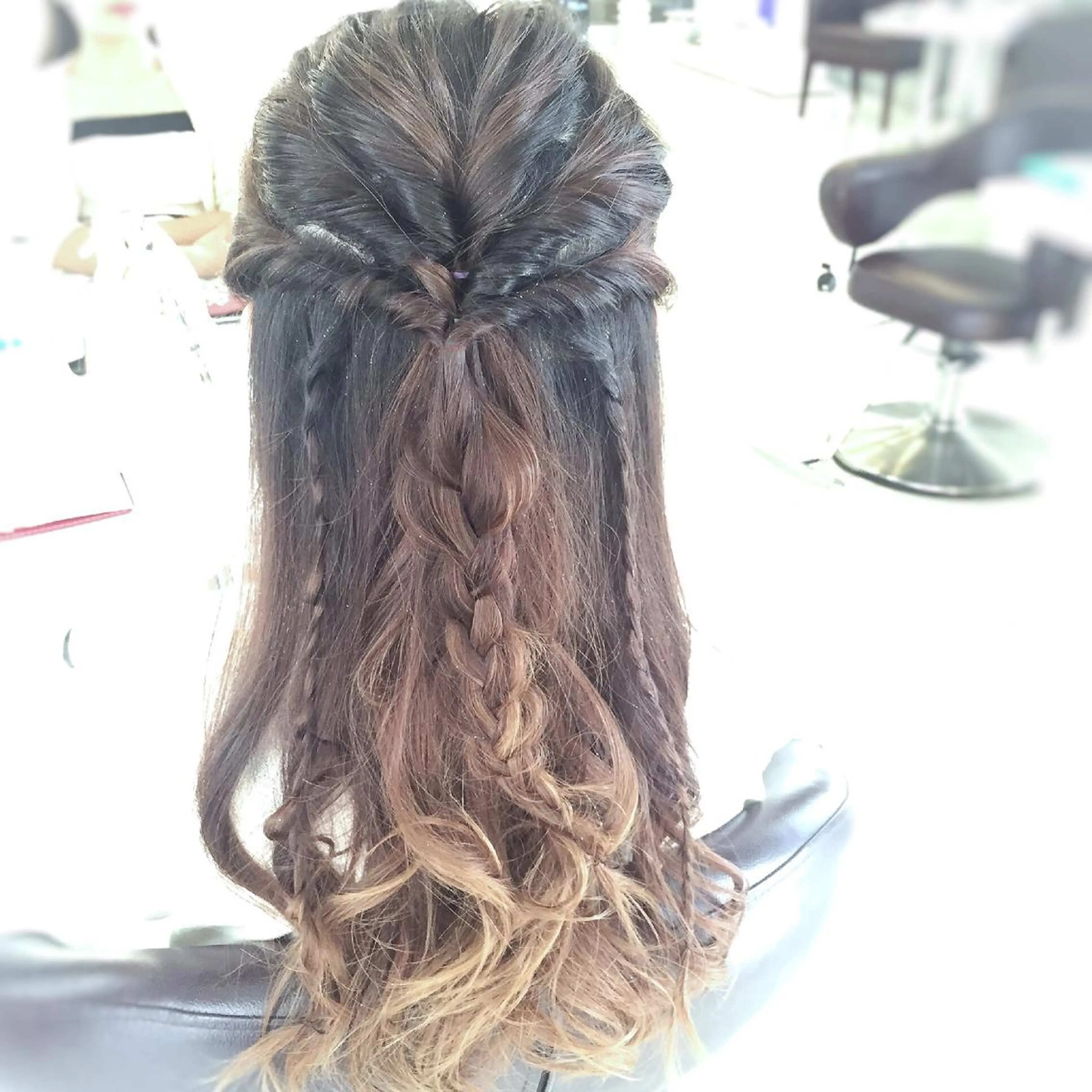 ロング カラー ヘアアレンジ ハーフアップ グラデーションカラー 松本 明日可のヘアスタイル