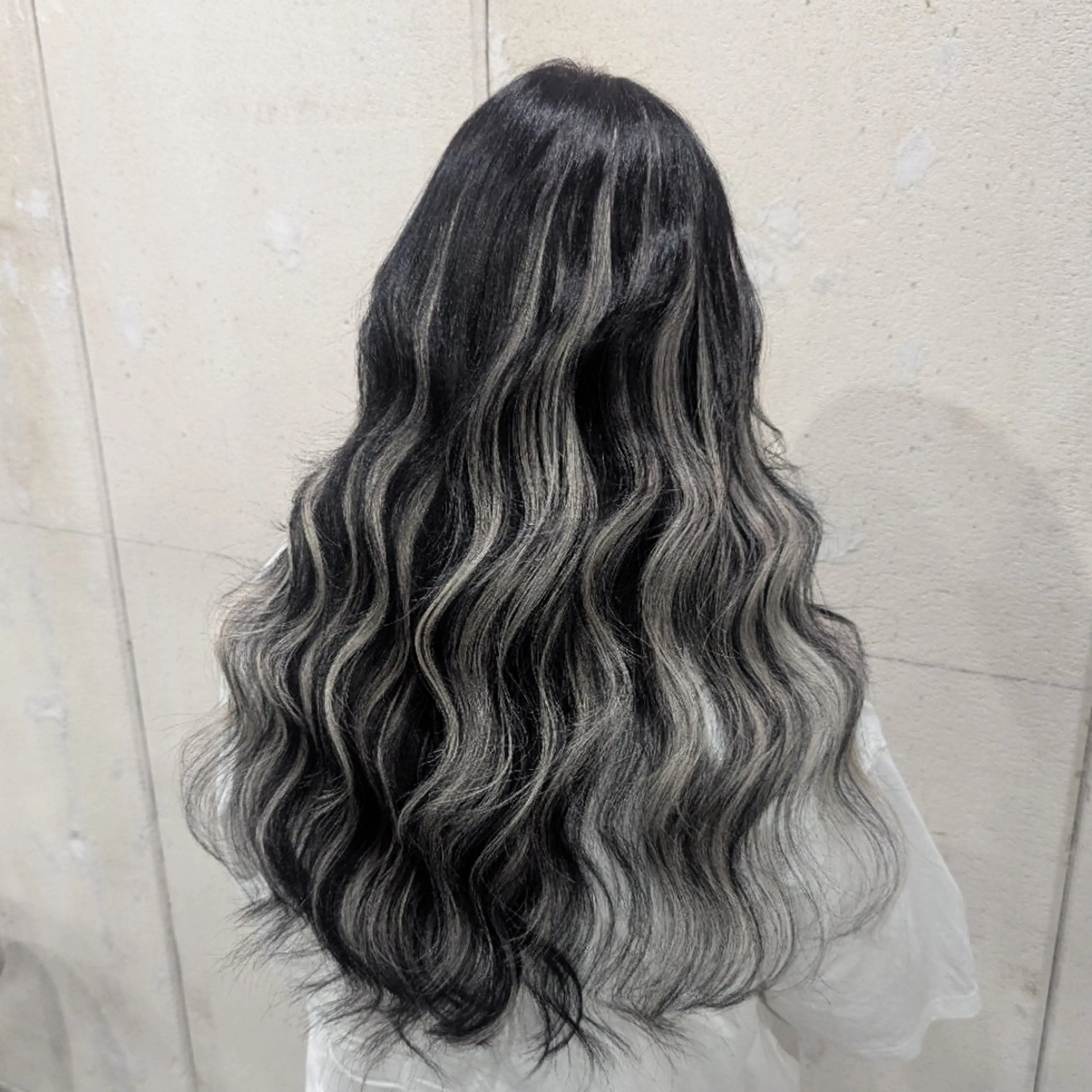 【最高級人毛シールエクステ】バージンシルク胸下+艶カラー40本¥22000の写真