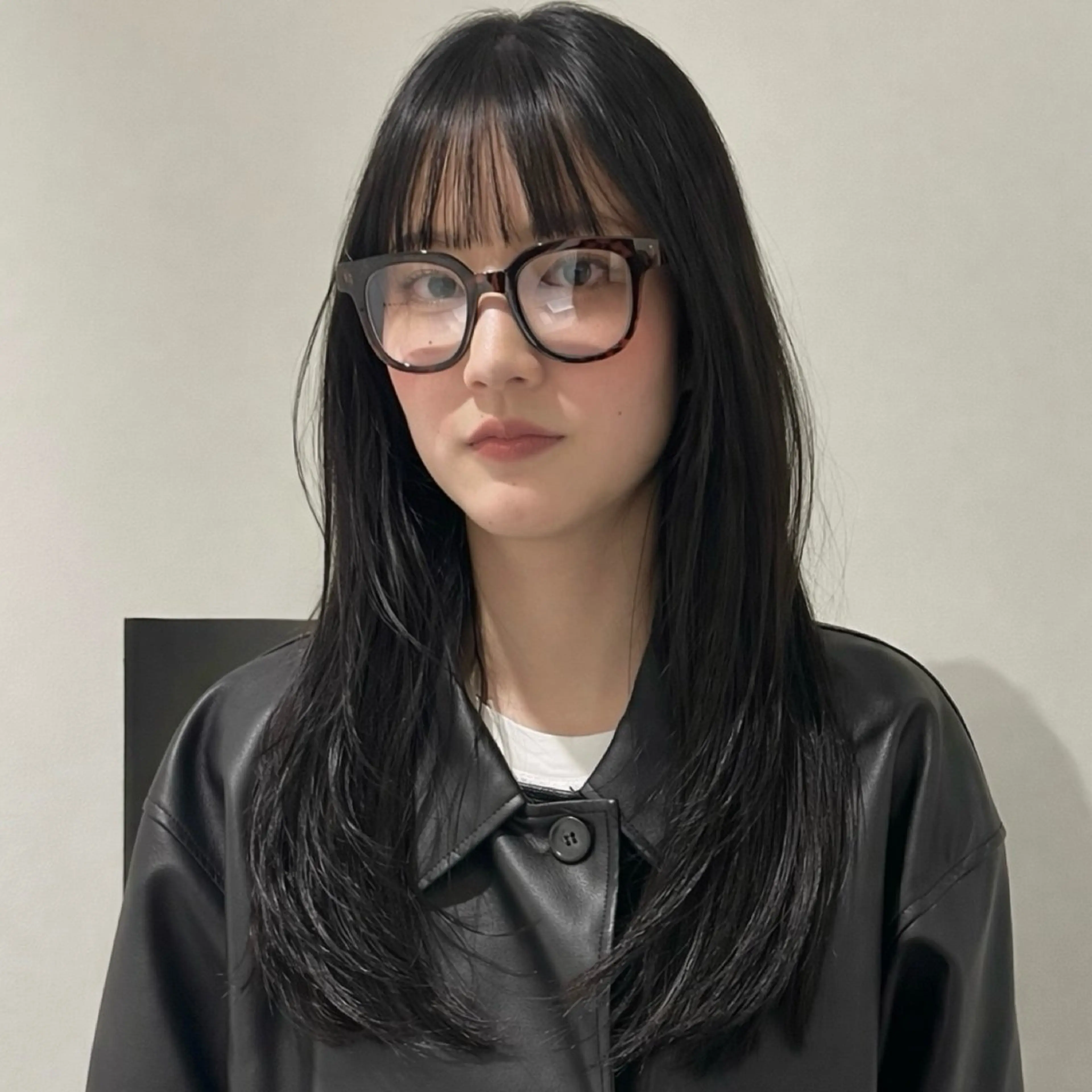 セミロング カラー グレージュ くびれヘア 顔まわりレイヤー ハッシュカット ハイレイヤー カット ヘアカラー トリートメント nonoka オリーブ/レイヤーのヘアスタイル