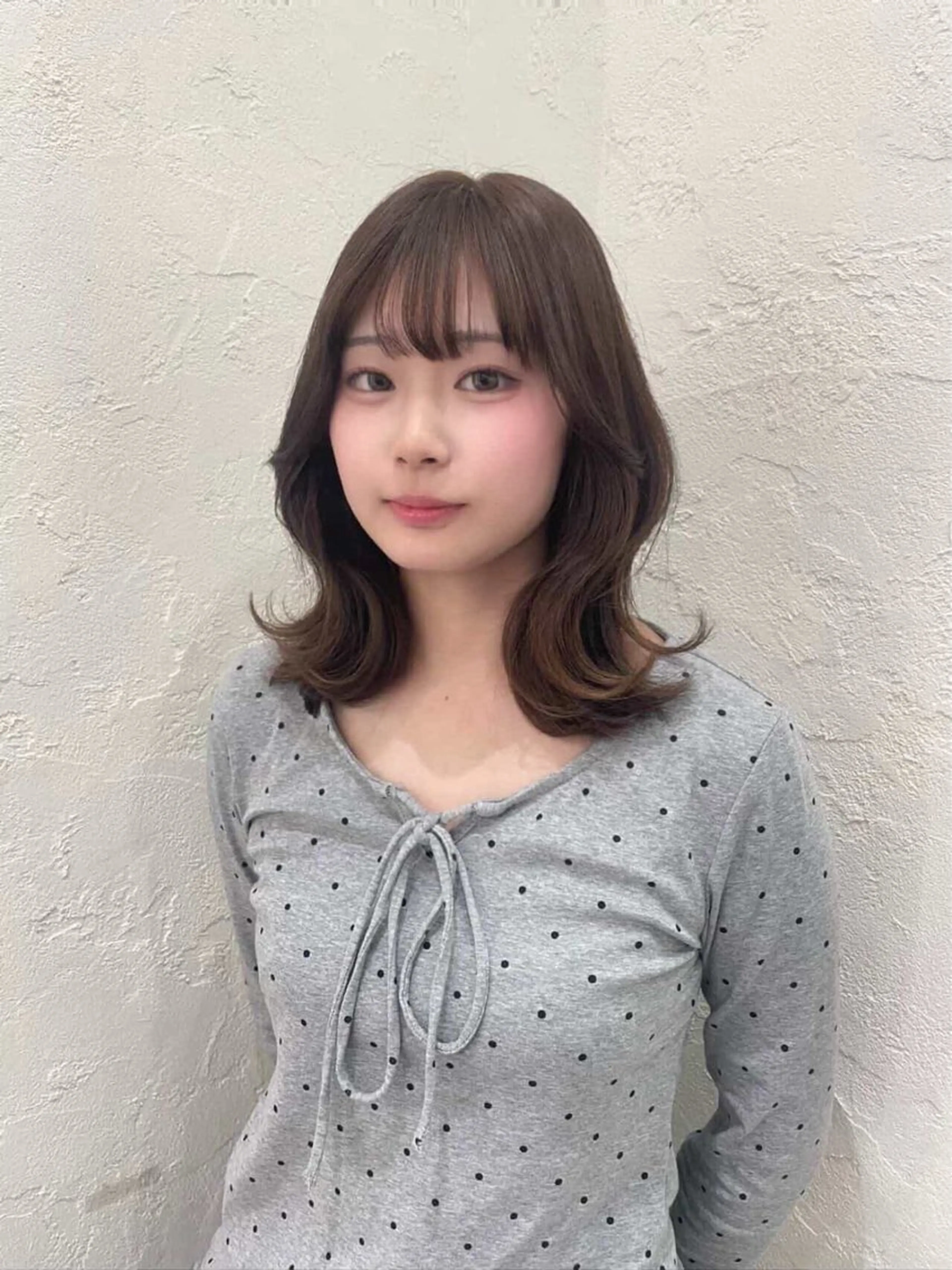 ミディアム カット ヘアカラー ユナ ナチュラル／透明感のヘアスタイル