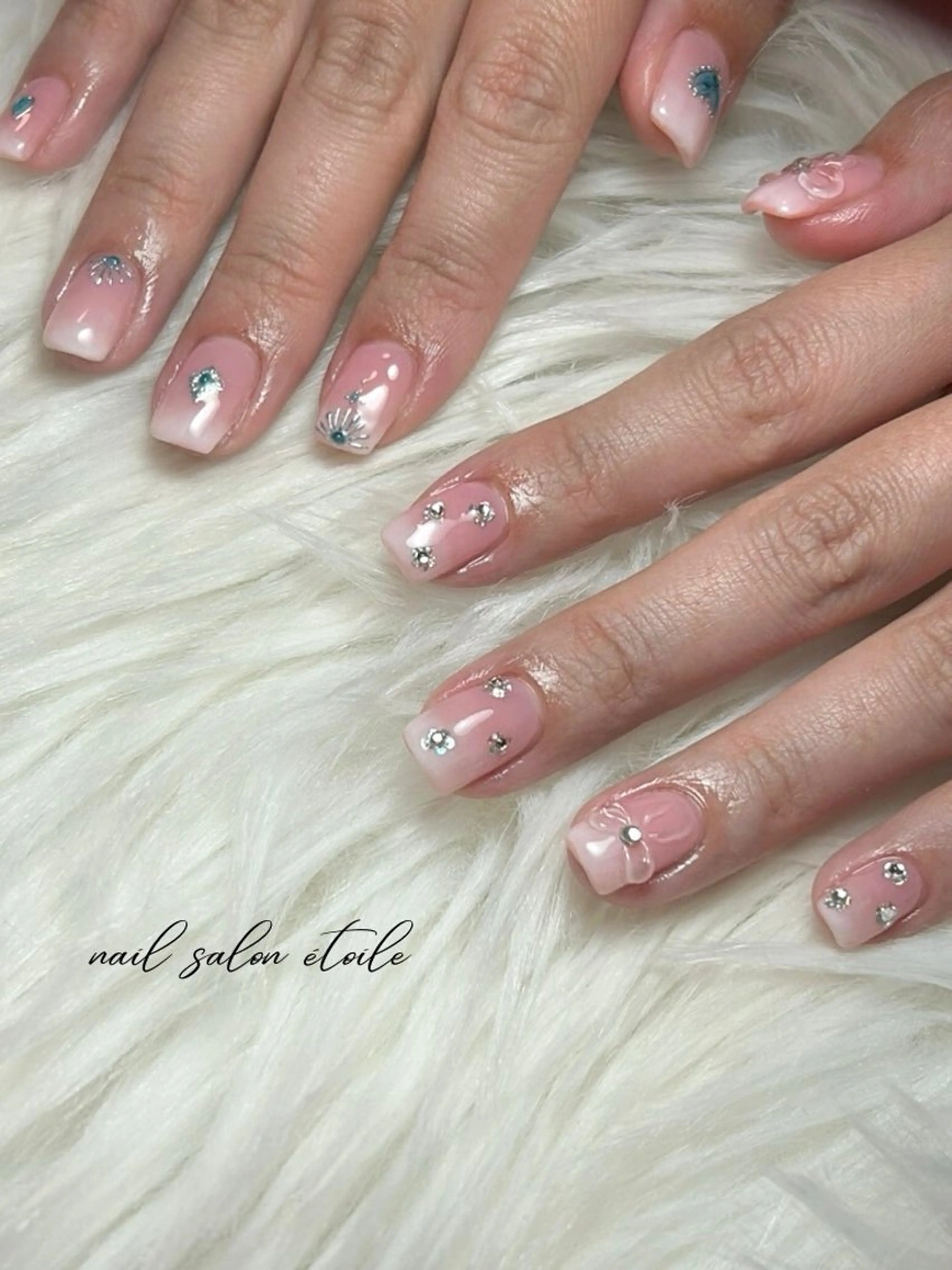 ネイル アートネイル グラデーション ピンク リボン ストーンネイル ハンドネイル nail salon étoileのネイルデザイン