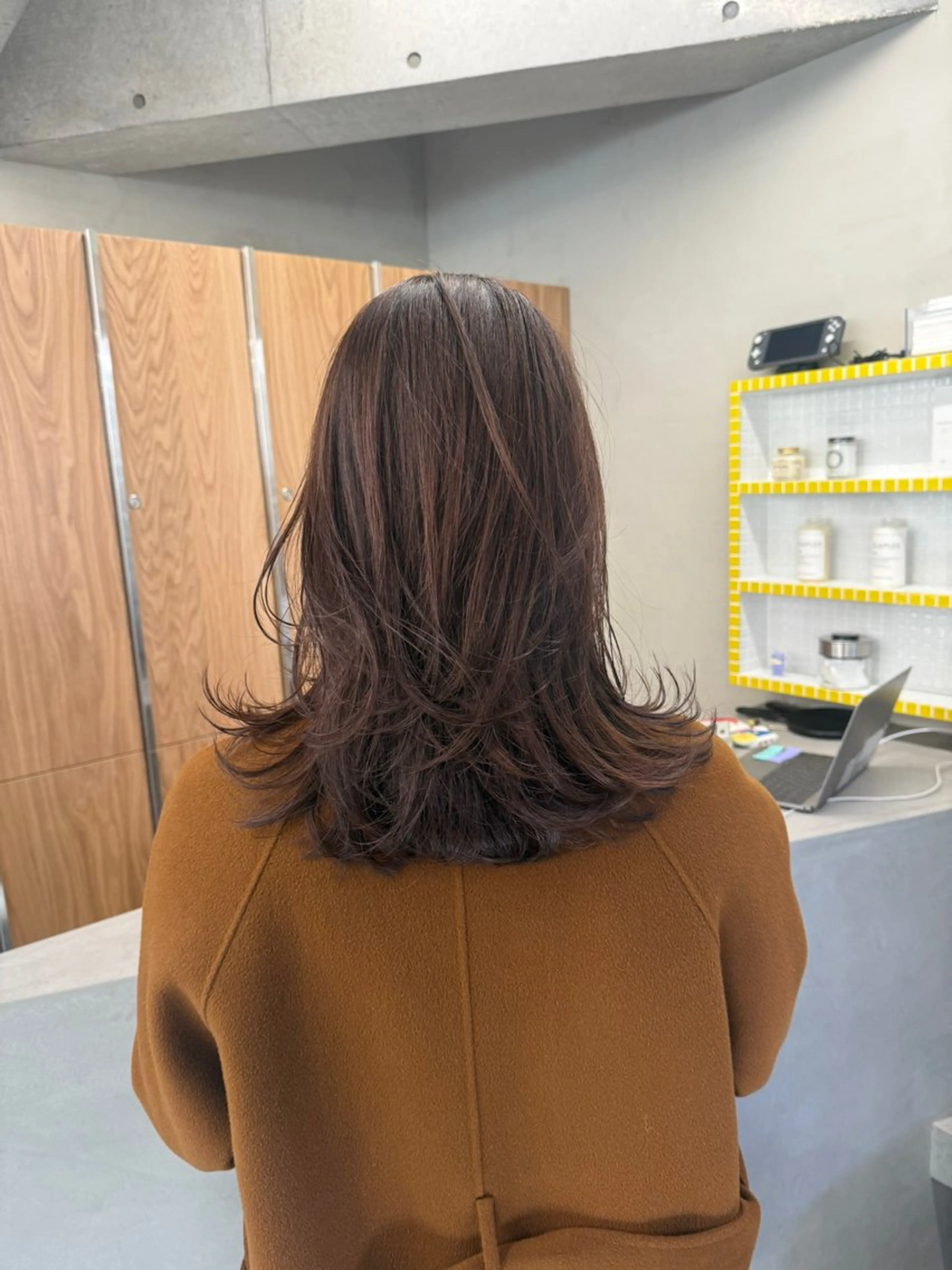 ロング カラー ロングレイヤー アッシュ ベージュカラー ブリーチ 透明感カラー カット ヘアカラー トリートメント 誰より丁寧なカット/ 小林輝/レイヤーのヘアスタイル
