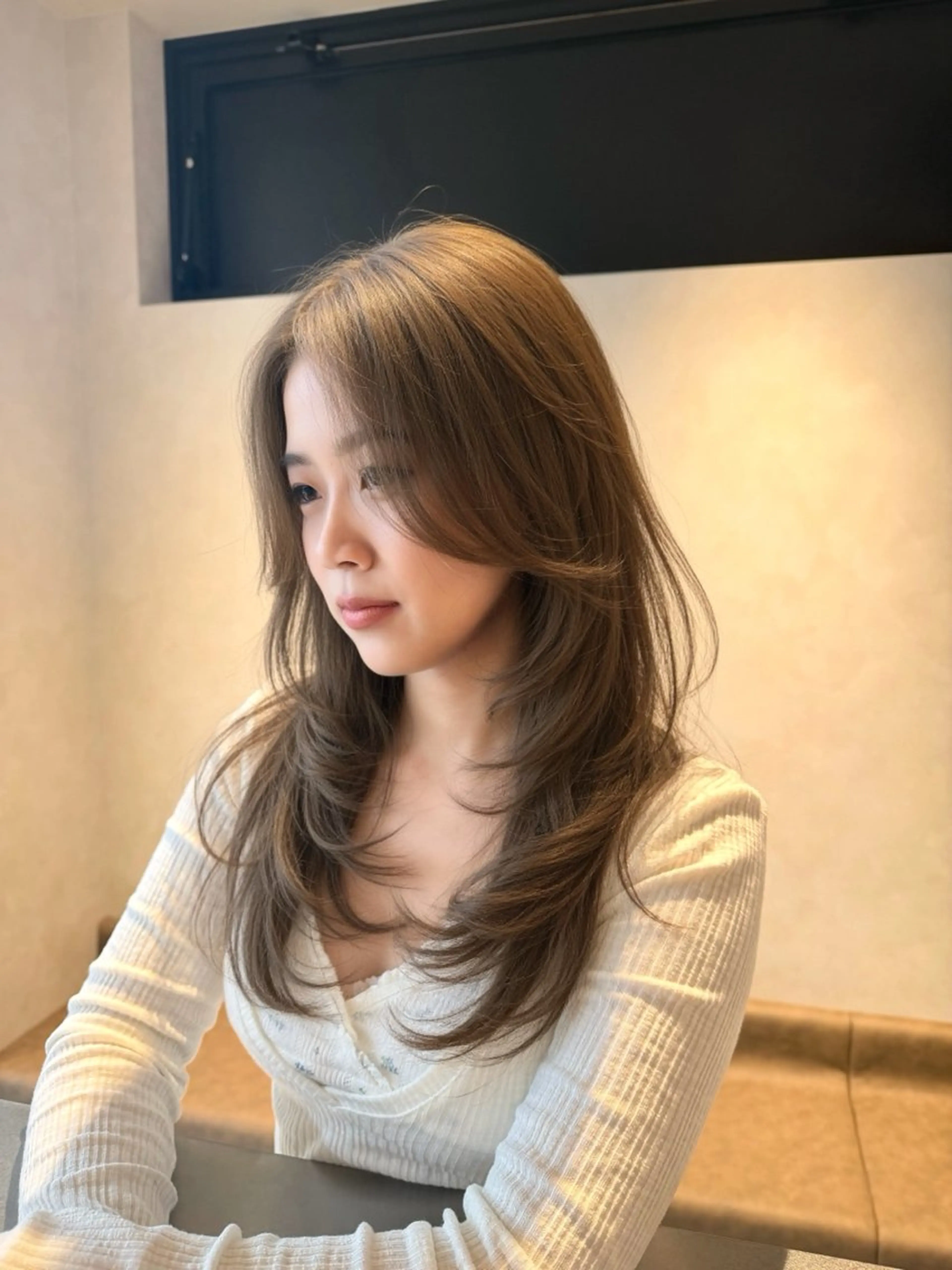 ロング キッズ 顔まわりレイヤー 顔周りカット ハイレイヤー レイヤーカット ローレイヤー カット ヘアカラー MOMOHA/ 🍑レイヤーカットのヘアスタイル