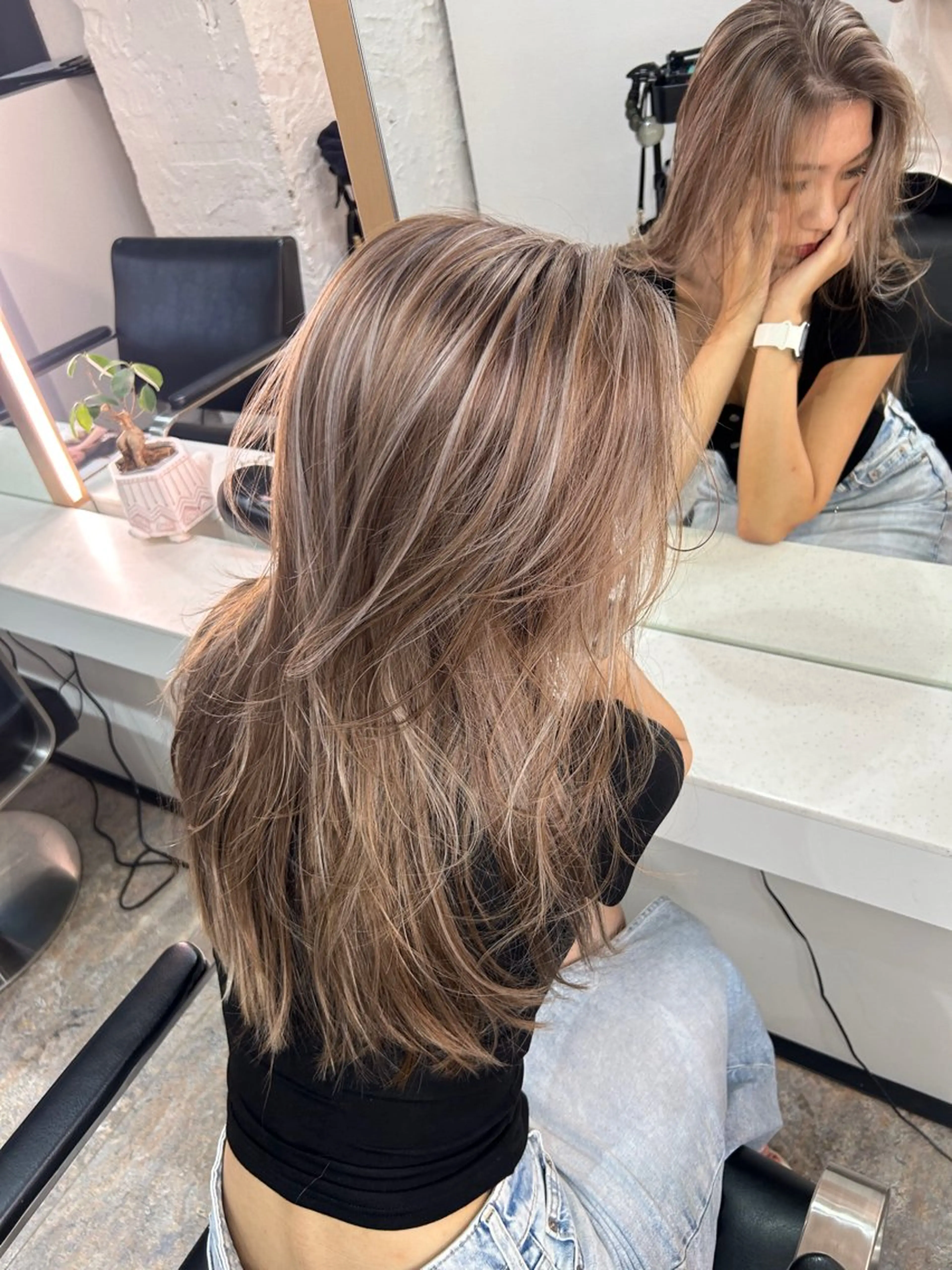 セミロング カラー ハイライトカラー ハイライト カット ヘアカラー トリートメント レイヤーカット BLend 渋谷のヘアスタイル