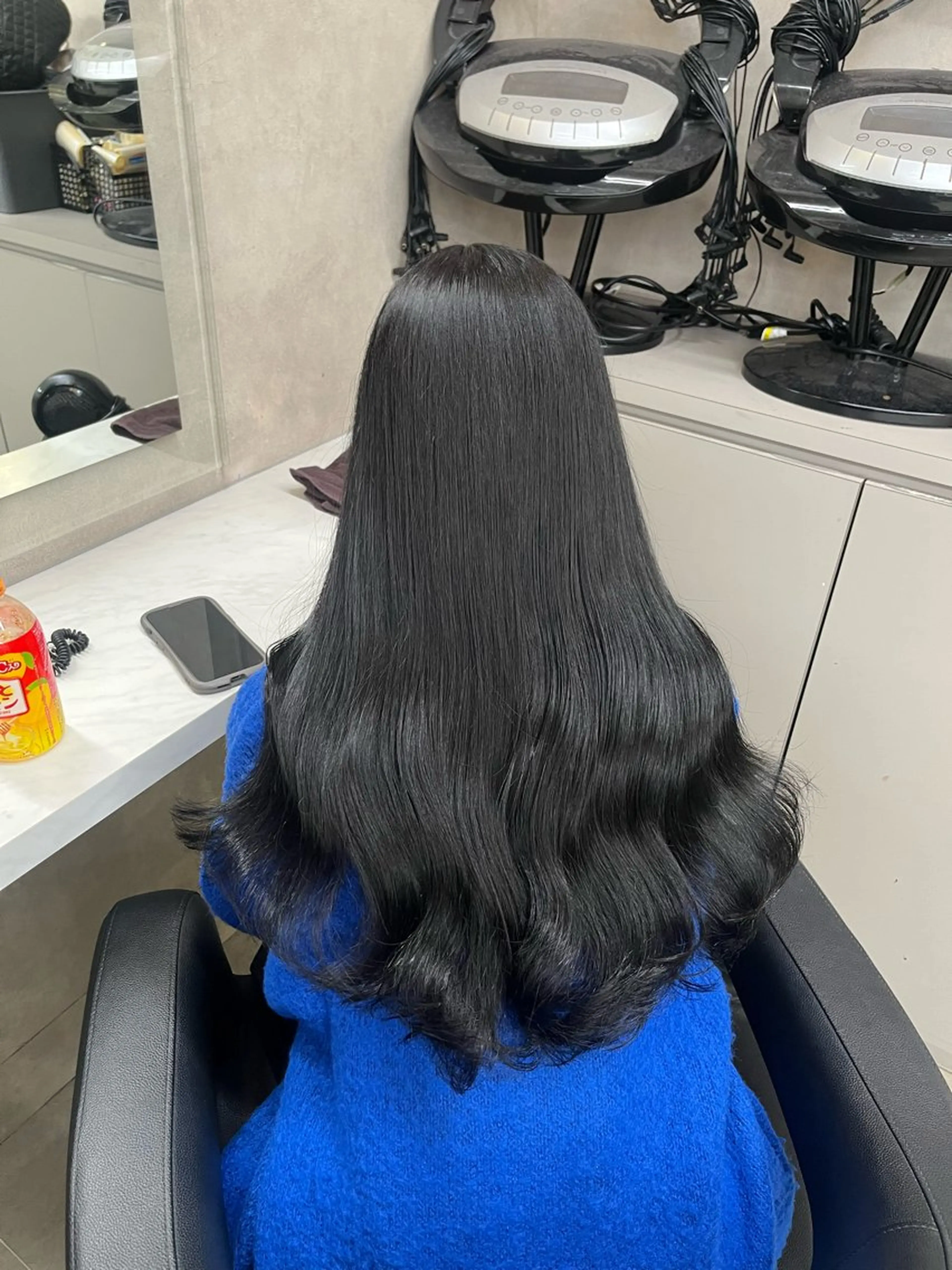 セミロング 寒色＆ブリーチ特化 寒色MiOのヘアスタイル