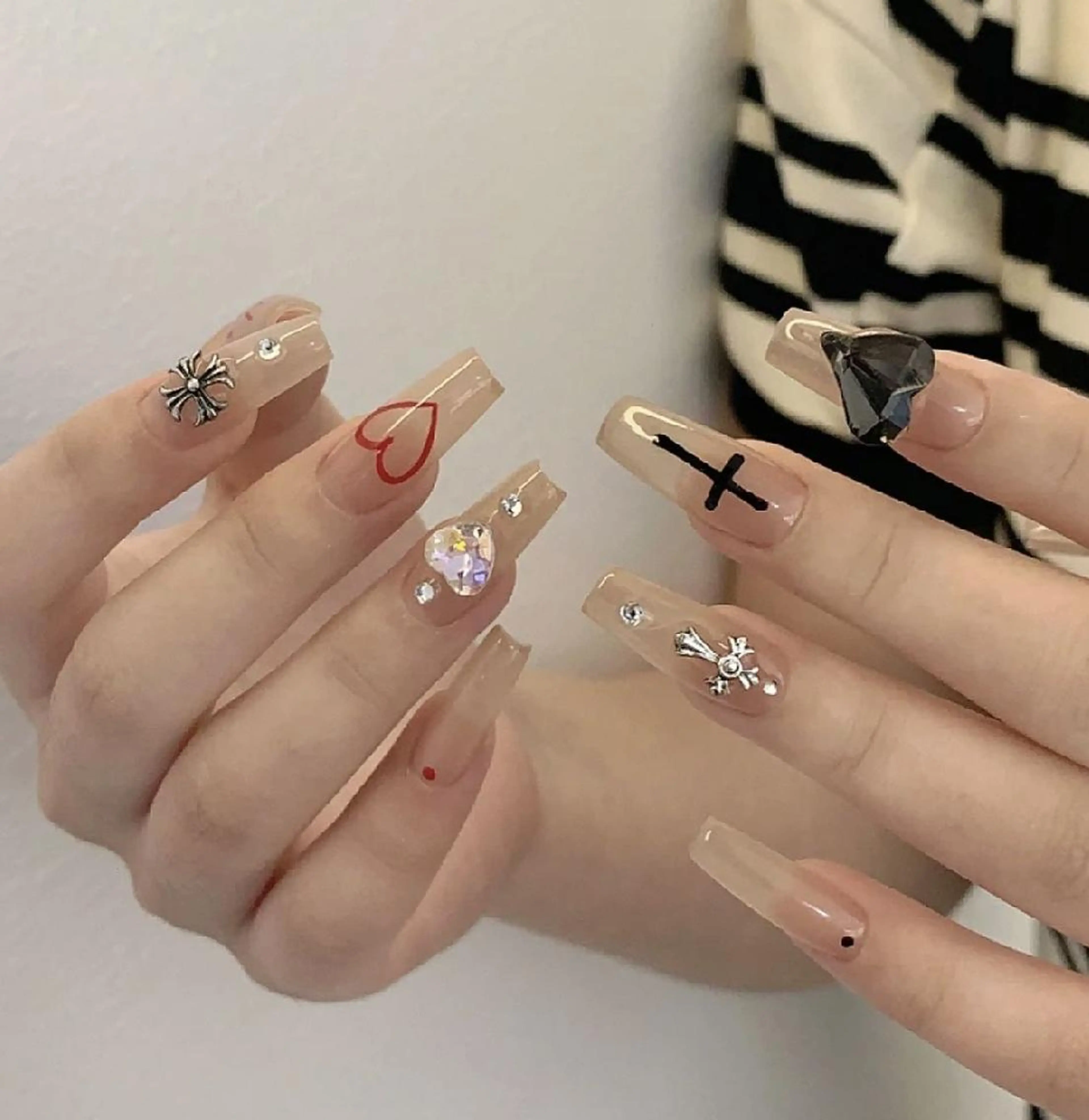 ネイル アートネイル 長さ出し ネイルチップ Queens momoのネイルデザイン