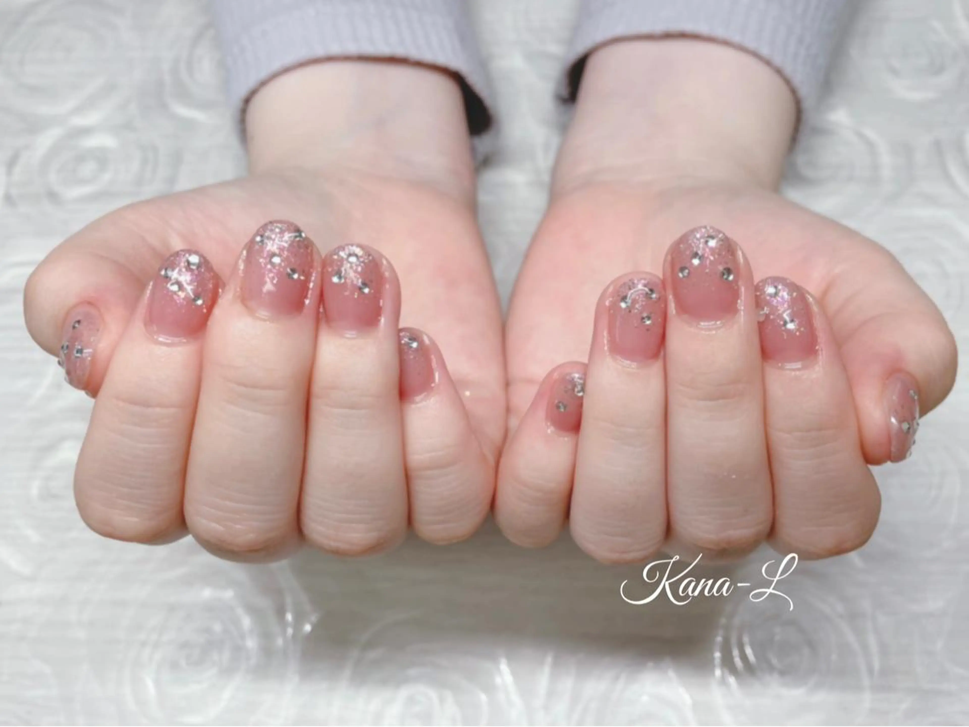カラー ネイル キラキラネイル 韓国ネイル ラメ(グリッター) ストーンネイル ワンホンネイル 芦辺 香奈のネイルデザイン