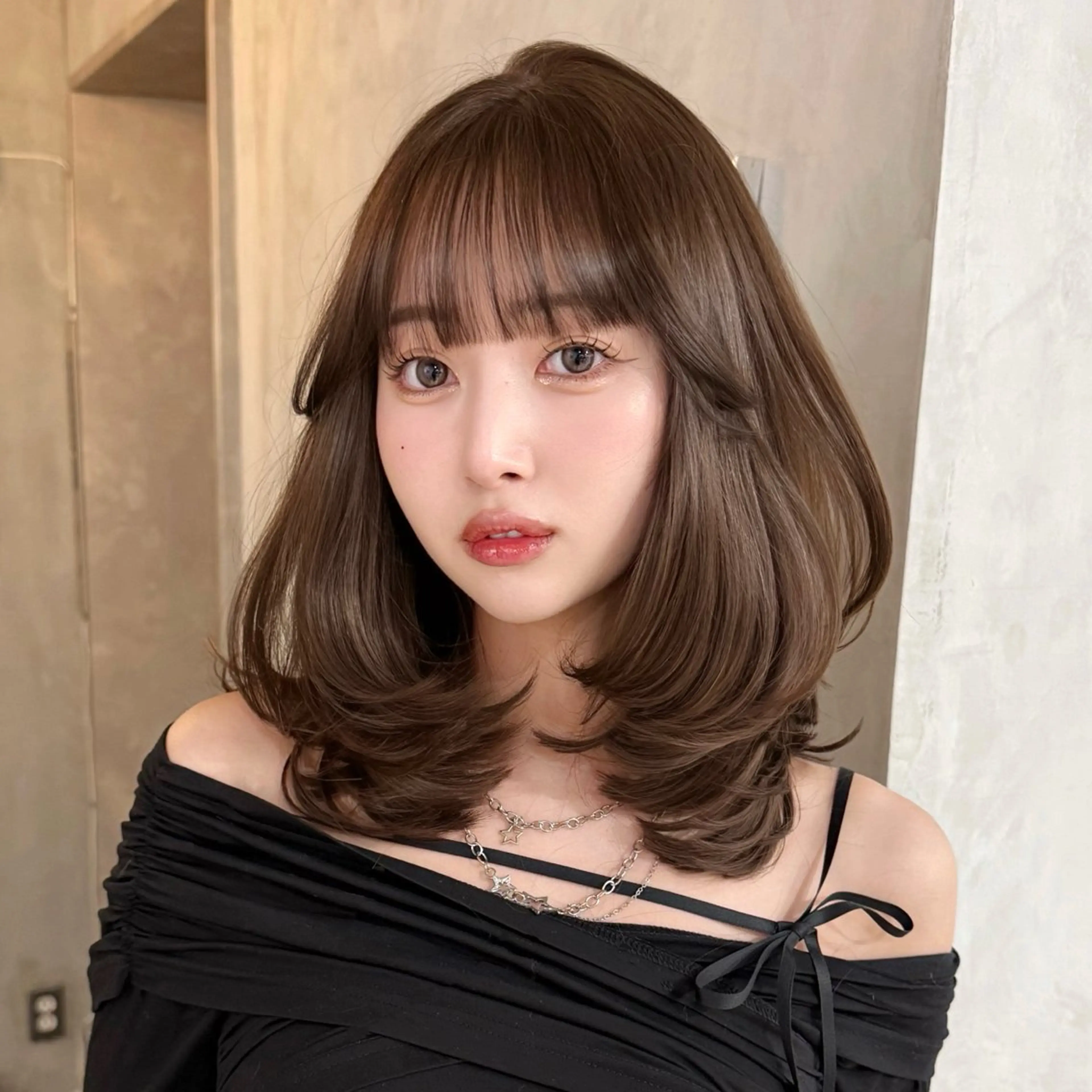 セミロング カラー ベージュカラー ブリーチ ダブルカラー ヘーゼル レイヤーカット モテ韓国ヘア/ レイヤー🤍RIKAのヘアスタイル