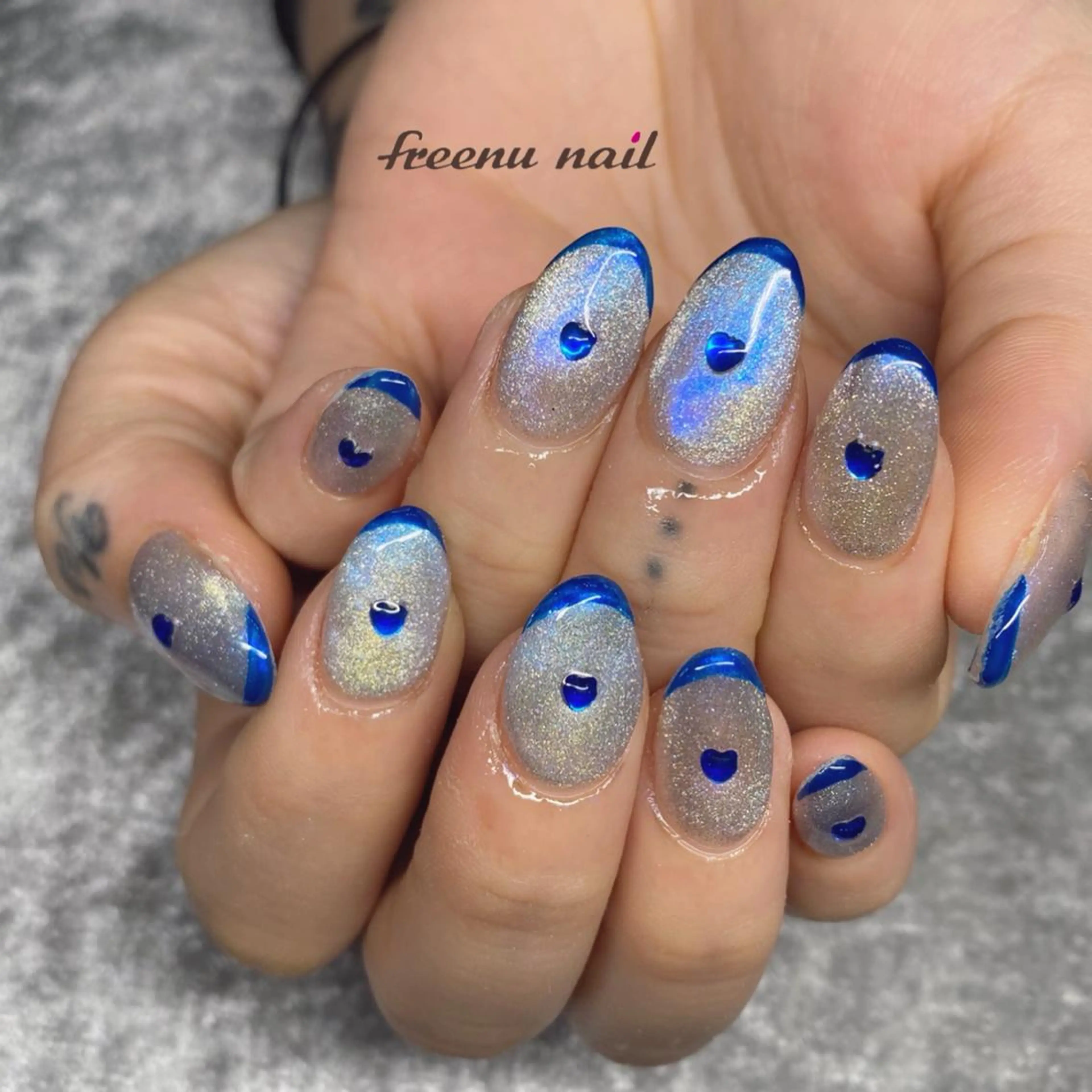 ネイル オーロラネイル フレンチネイル マグネットネイル ハンドネイル freenu nail【24H】のネイルデザイン