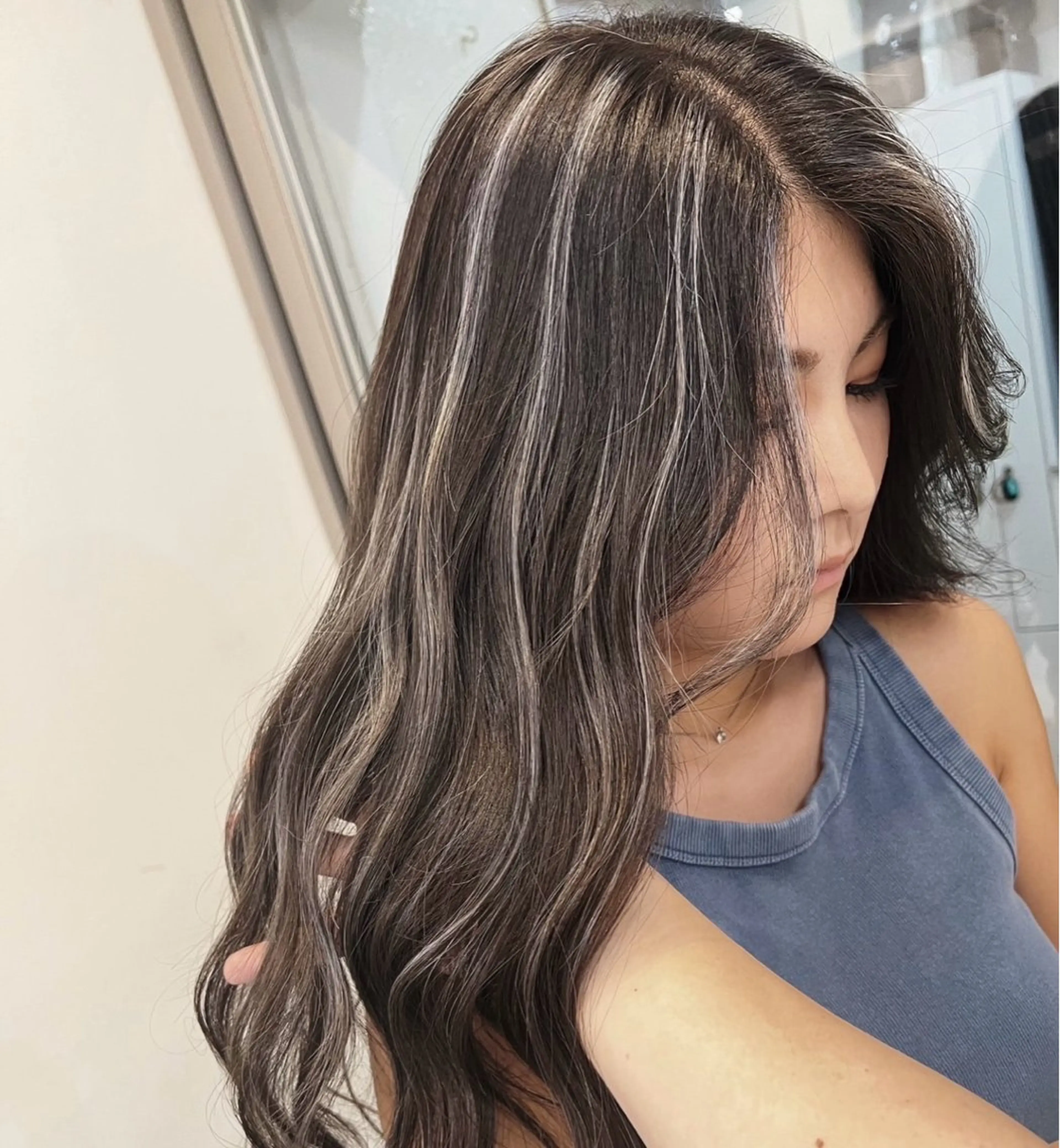 ロング カラー ダークグレー ダークグレージュ グレージュ ハイライトカラー ハイライト ヘアカラー トリートメント ROBIN所属・指名数No.1 /NAOYAのヘアスタイル