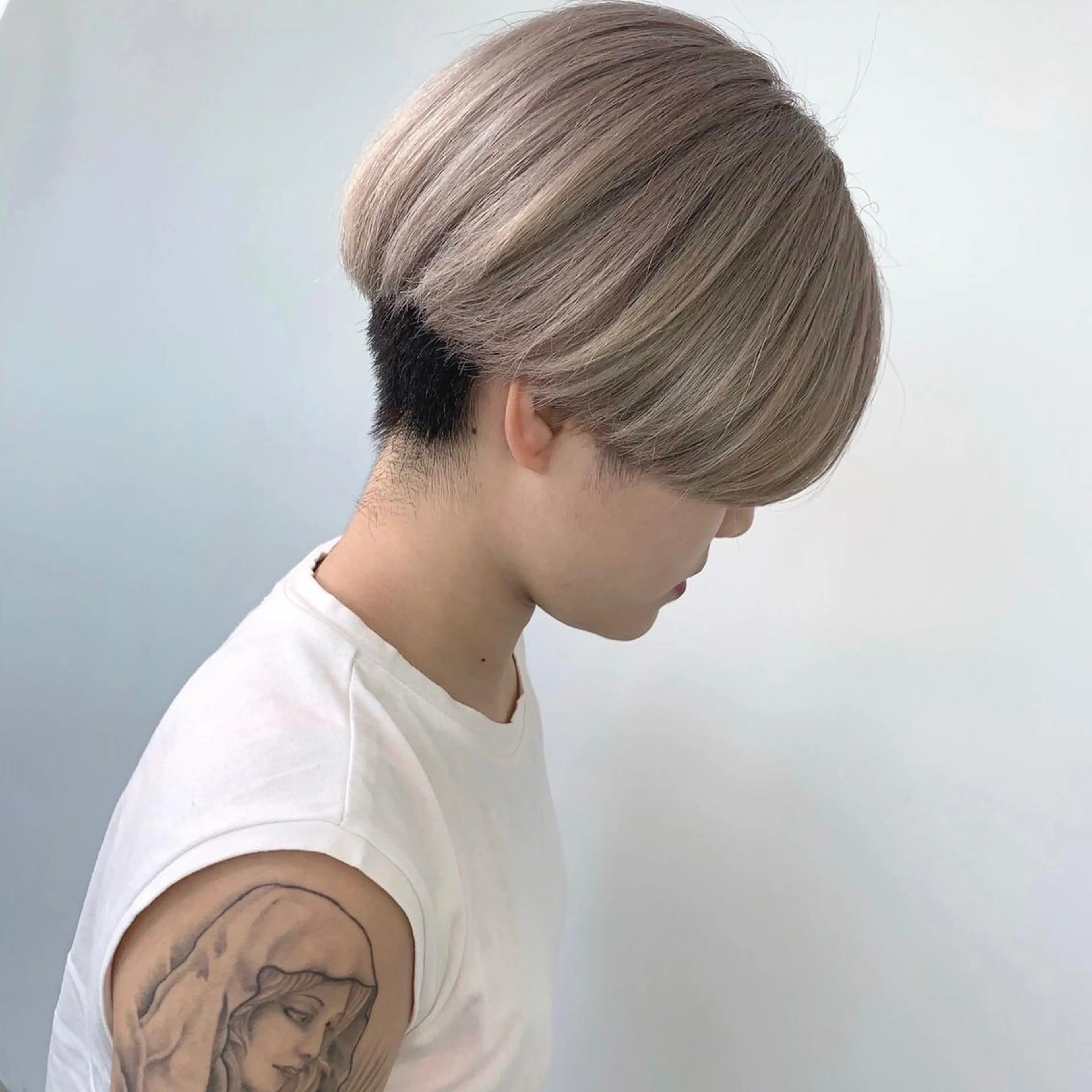 ショート カラー 手島 カミラのヘアスタイル