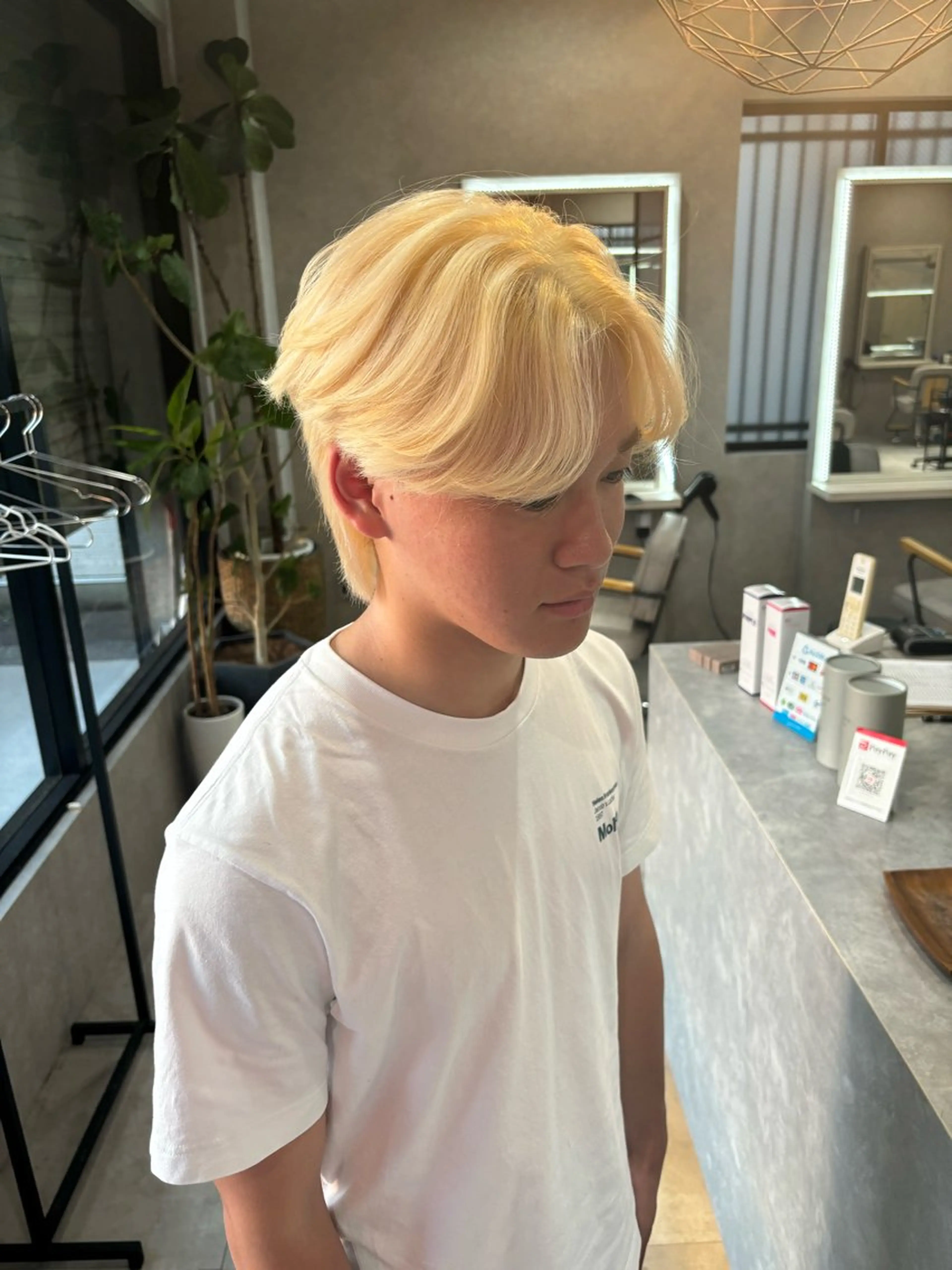 ショート メンズ センターパート メンズハイトーン マッシュウルフ マッシュ メンズパーマ カット 長谷川 湧のヘアスタイル