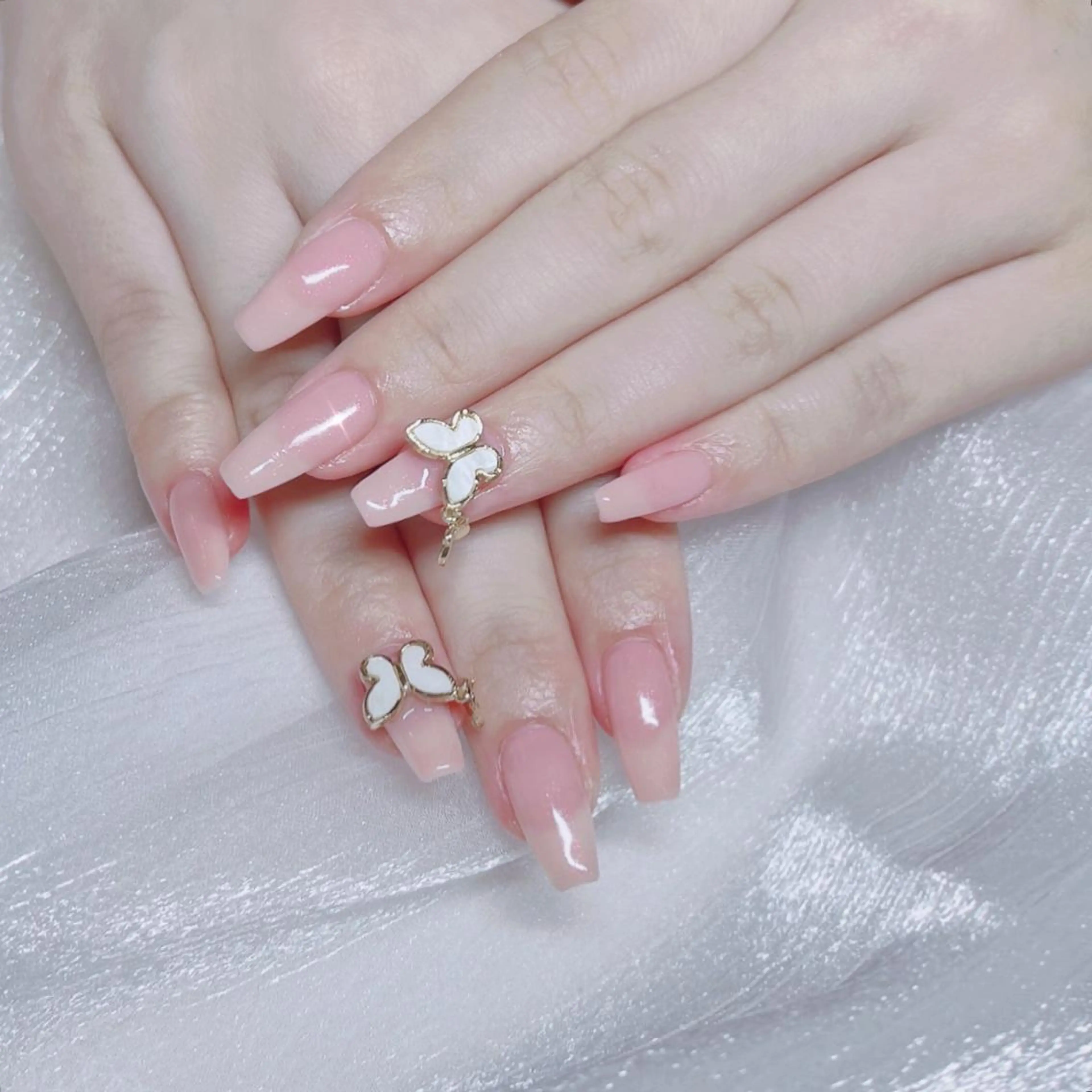 ネイル オーロラネイル フットネイル フレンチネイル ジェルネイル 韓国ネイル ハンドネイル ハンドケア 【ENサロン】 Rei🎀Nailのネイルデザイン