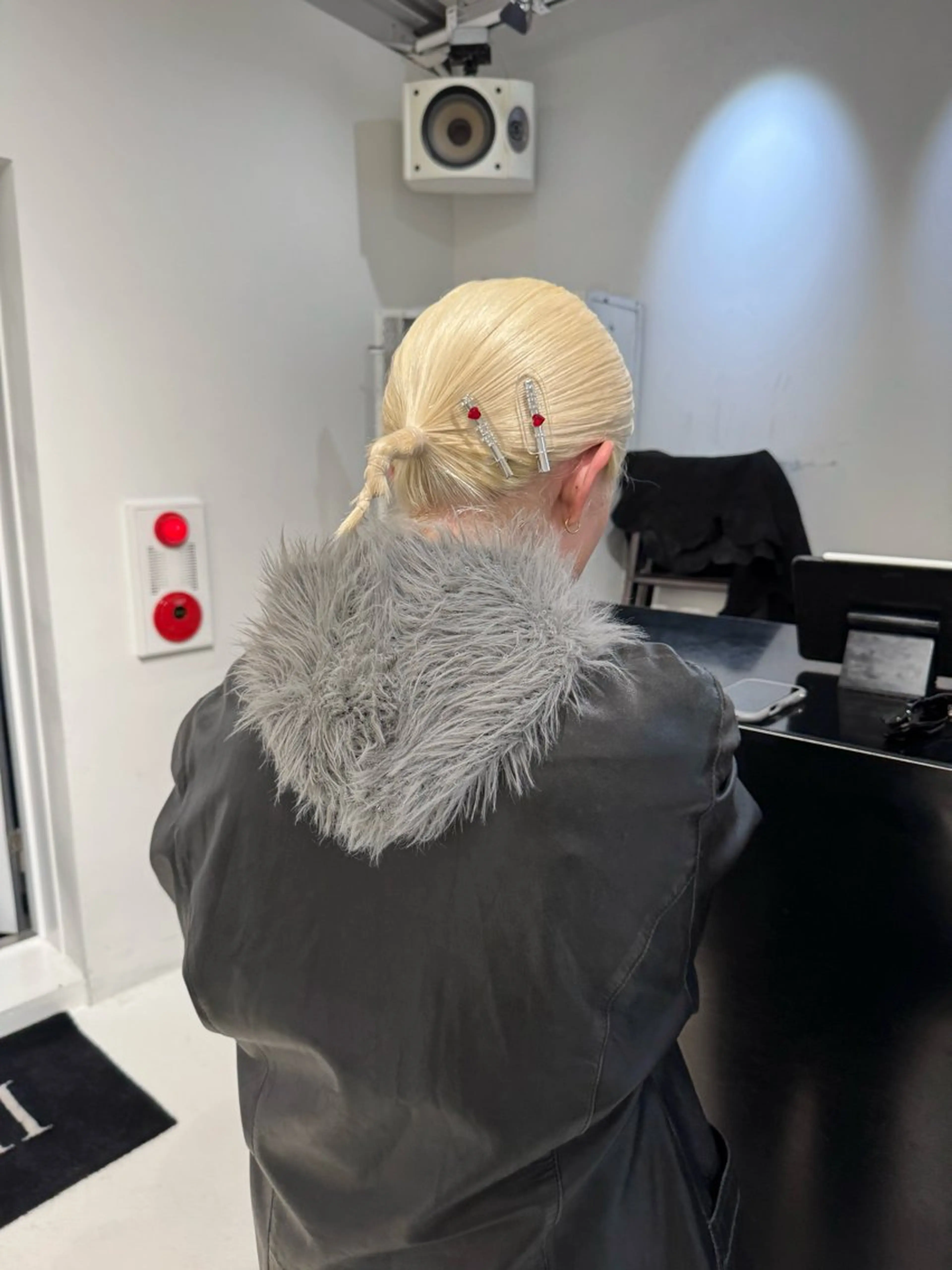 ミディアム カラー ヘアアレンジ ブリーチ ブロンド カット ヘアカラー トリートメント 艶ハイトーン/ヘア アレンジAYAKAのヘアスタイル