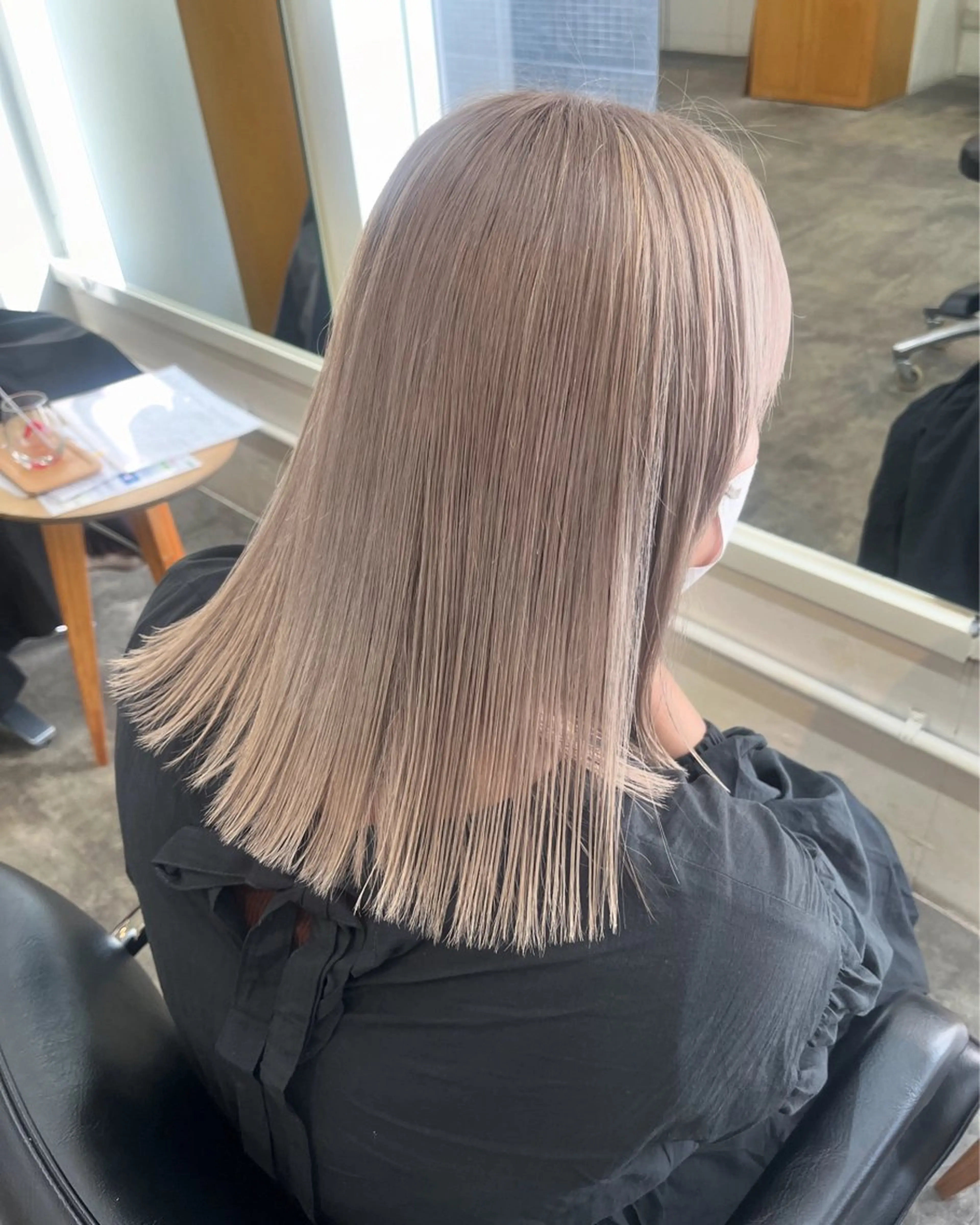 セミロング カラー ベージュカラー ブリーチ ホワイトベージュ ヘアカラー トリートメント ハイトーン🦢 Natsumiのヘアスタイル