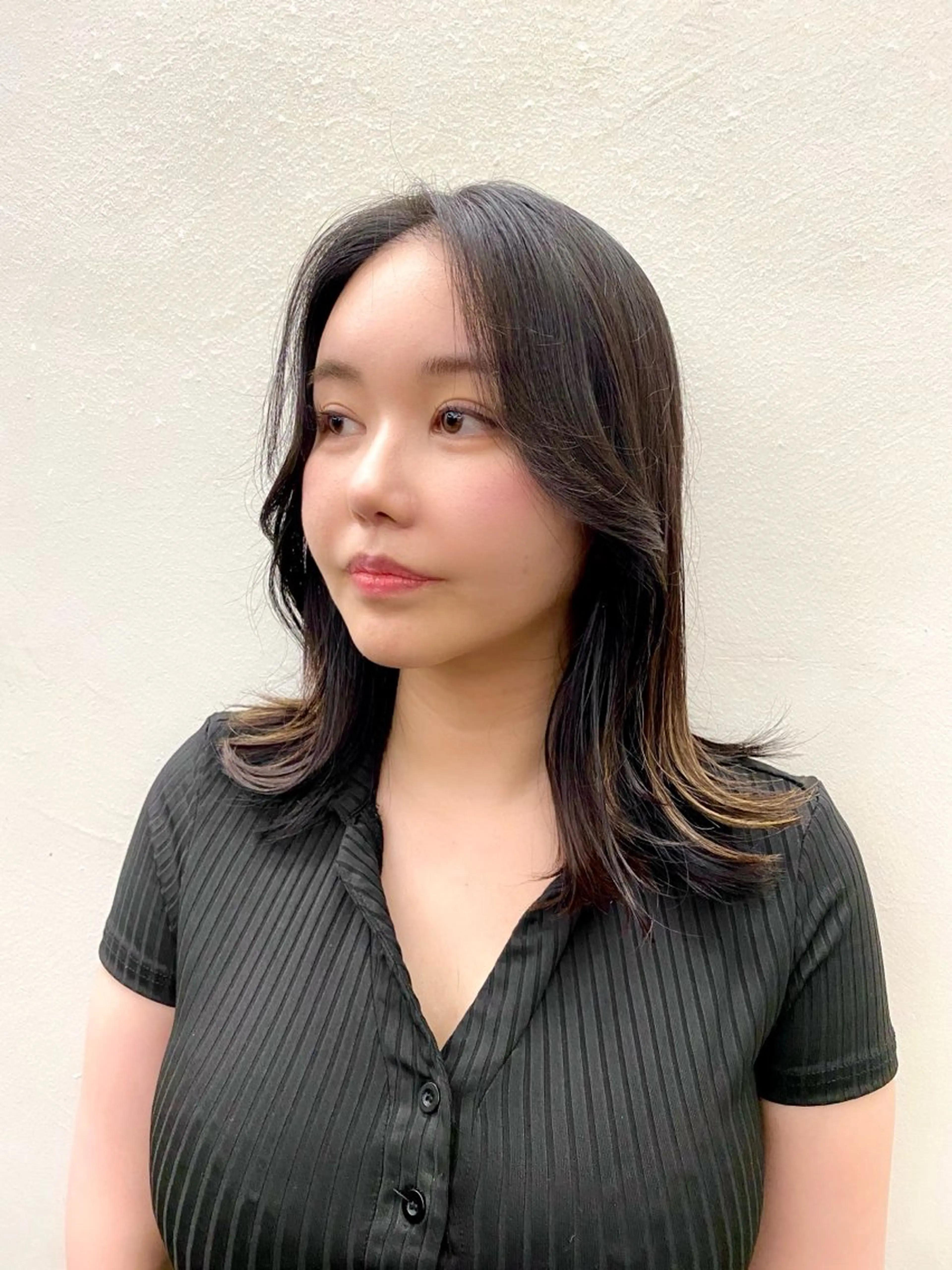 ミディアム カラー くびれヘア 外ハネヘア 似合わせレイヤー/ ニュアンスパーマ高倉のヘアスタイル