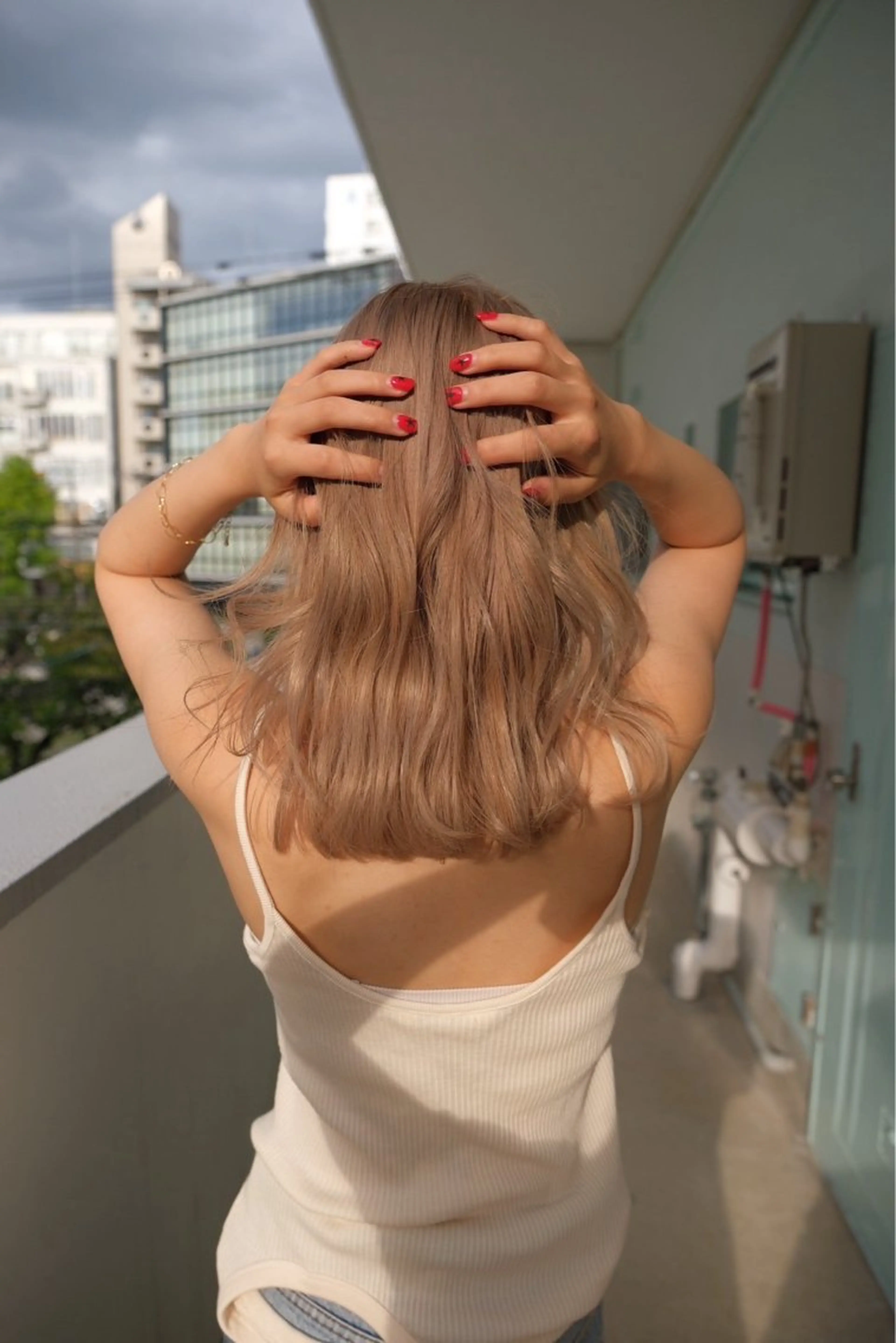 カラー hinata /ハイトーンのヘアスタイル