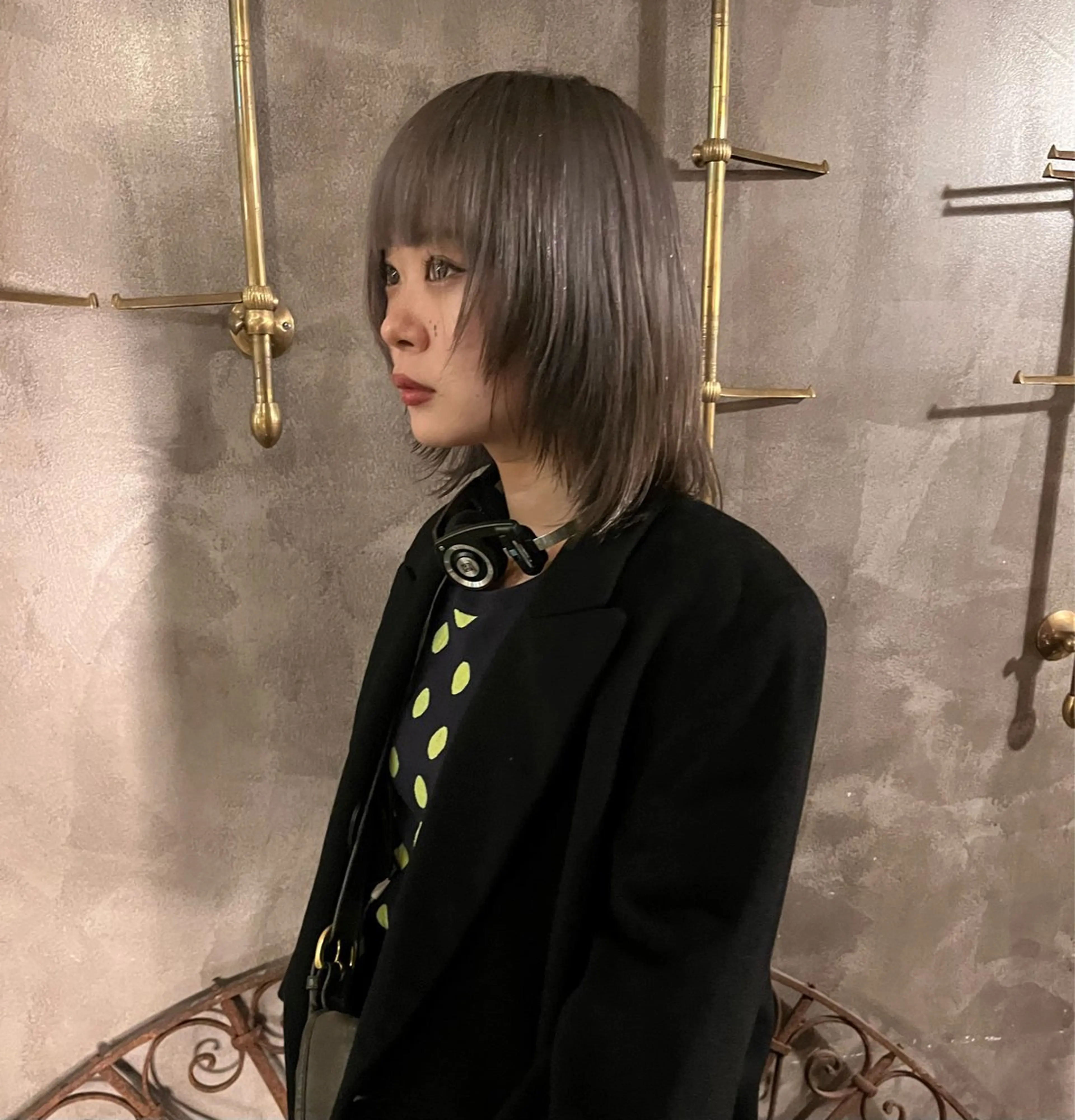 ミディアム カラー ブリーチ シルバー レイヤーカット ウルフカット ウルフレイヤー ブリーチ/縮毛矯正 ❤️‍🔥シンノスケのヘアスタイル