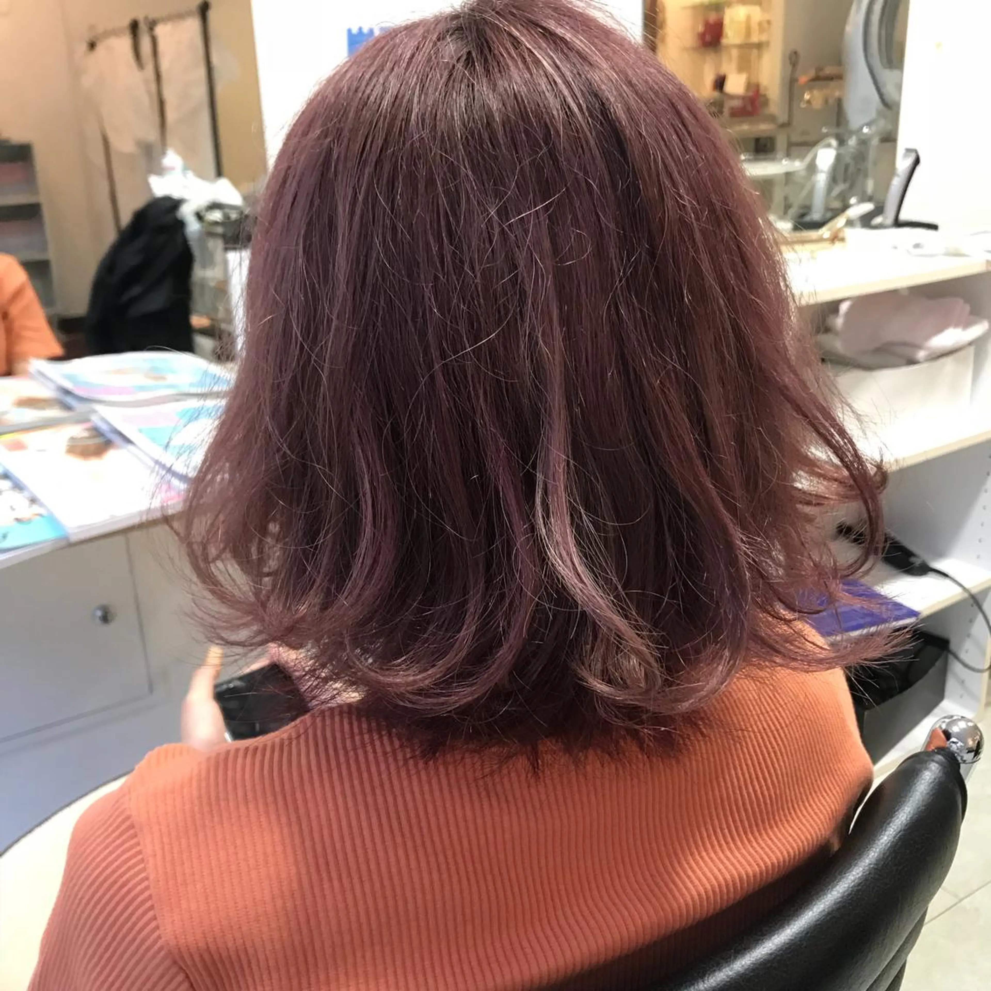 ミディアム カラー ブリーチ ピンクカラー 長谷川 誠志のヘアスタイル