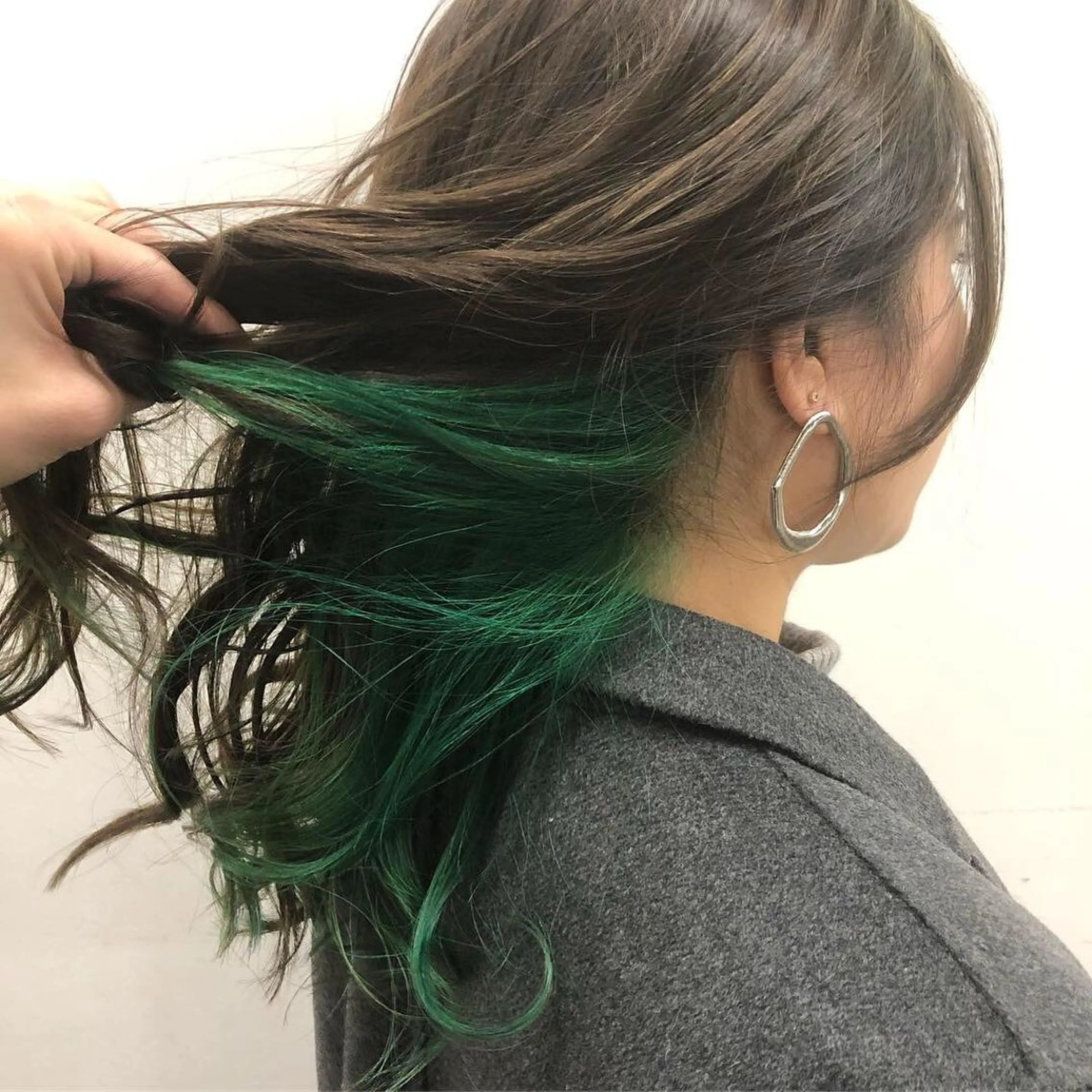 ミディアム カラー ブリーチ グレージュ ハイライトカラー ハイライト シェアサロン　シエナ所属・東條 克義のヘアスタイル