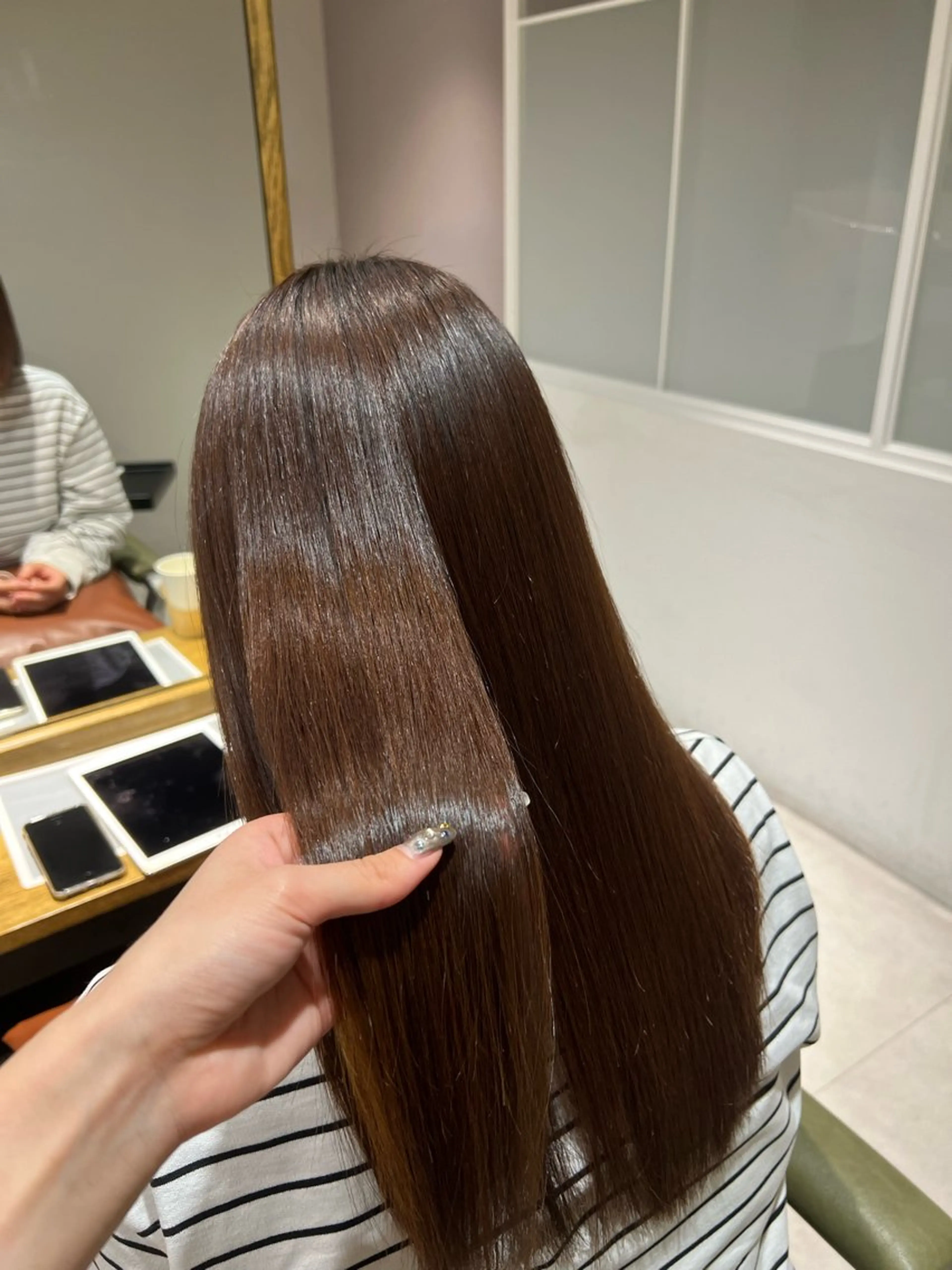 ロング 縮毛矯正 ワタナベ モカ🦢ダブルカラーのヘアスタイル