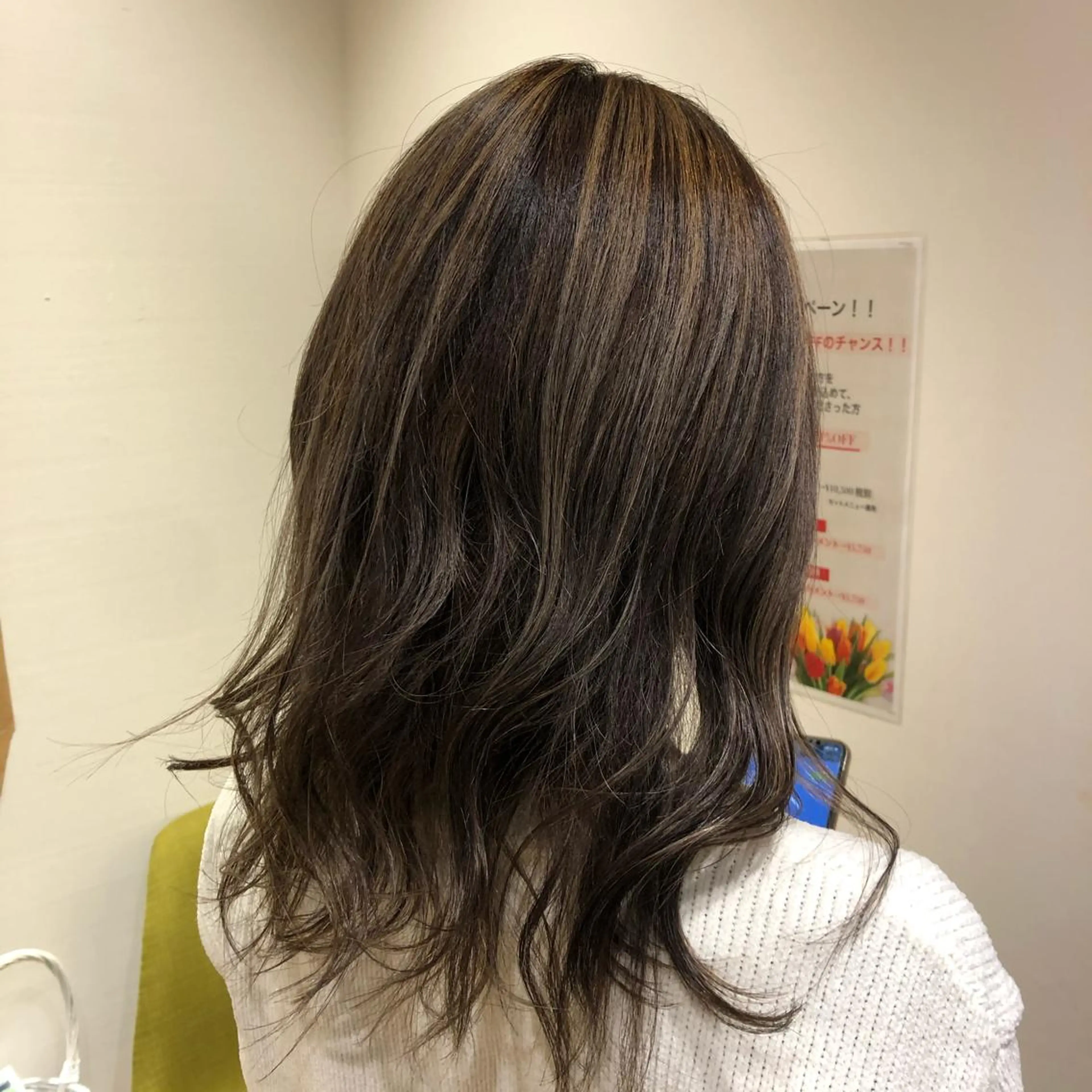 ロング カラー ハイライトカラー ハイライト 伊東 彩花のヘアスタイル