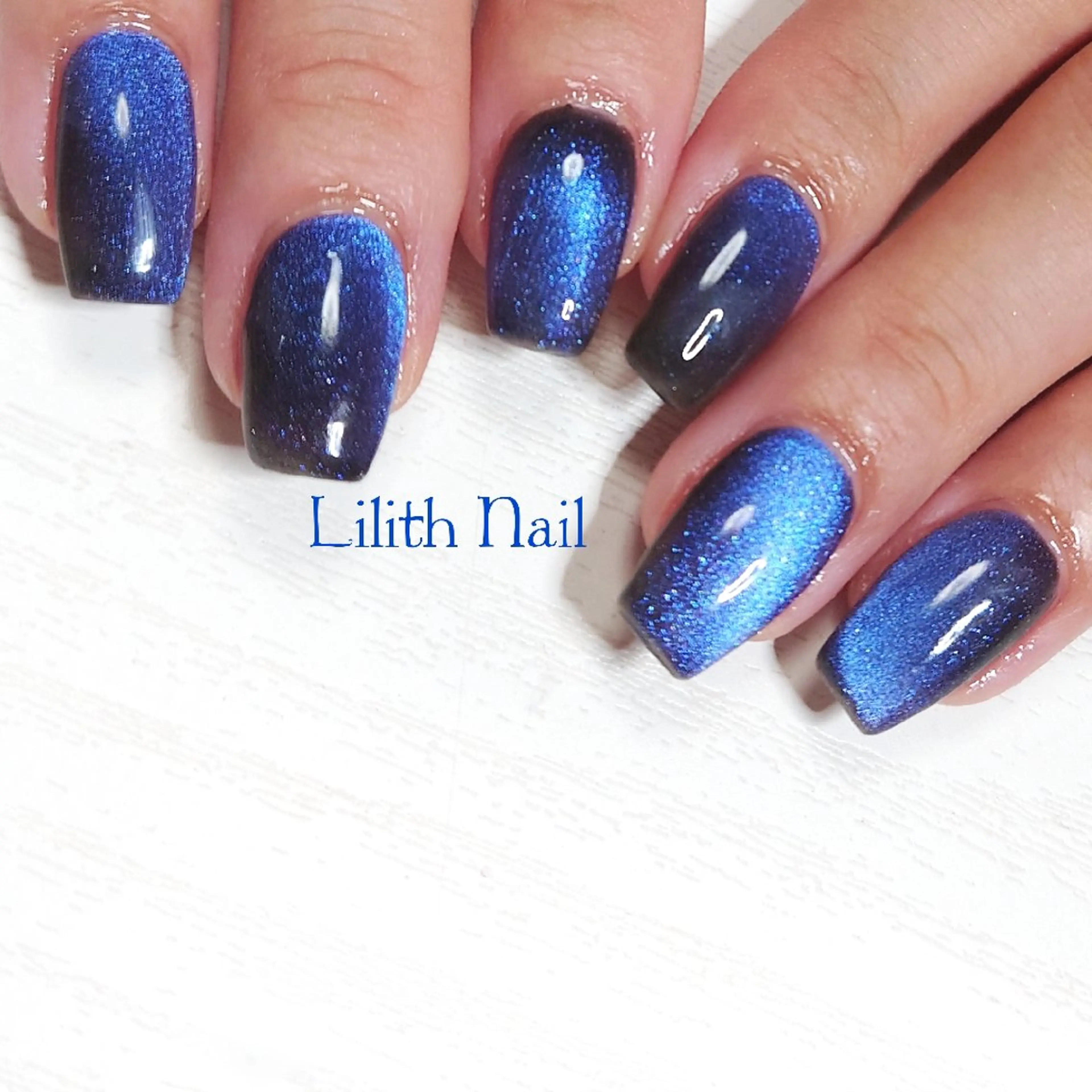 ネイル ブルー マグネットネイル ワンカラーネイル ハンドネイル Lilith Nailのネイルデザイン