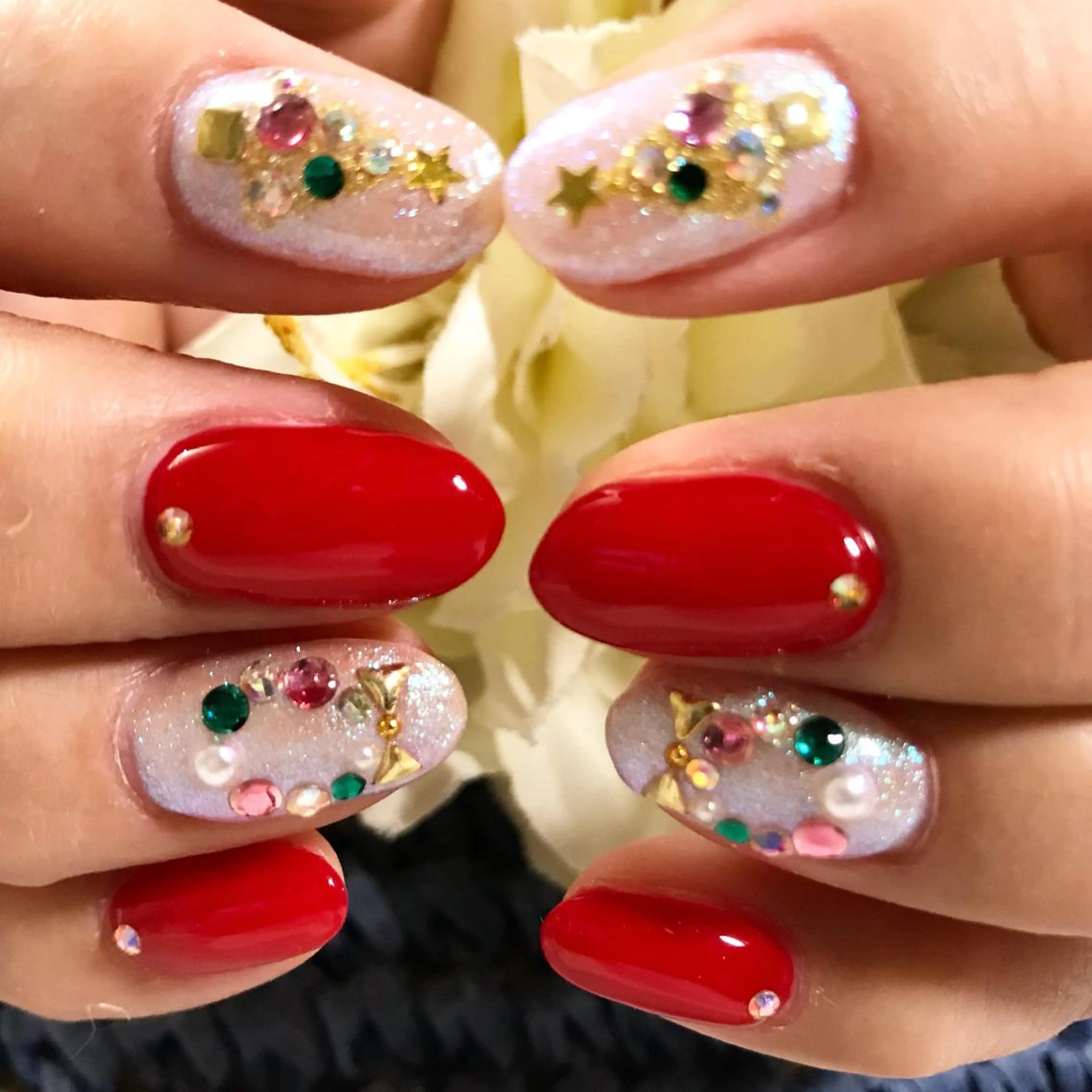 ネイル フットネイル シンプルネイル 春ネイル ストーンネイル ホワイト nail fufla ♡yamane♡のネイルデザイン