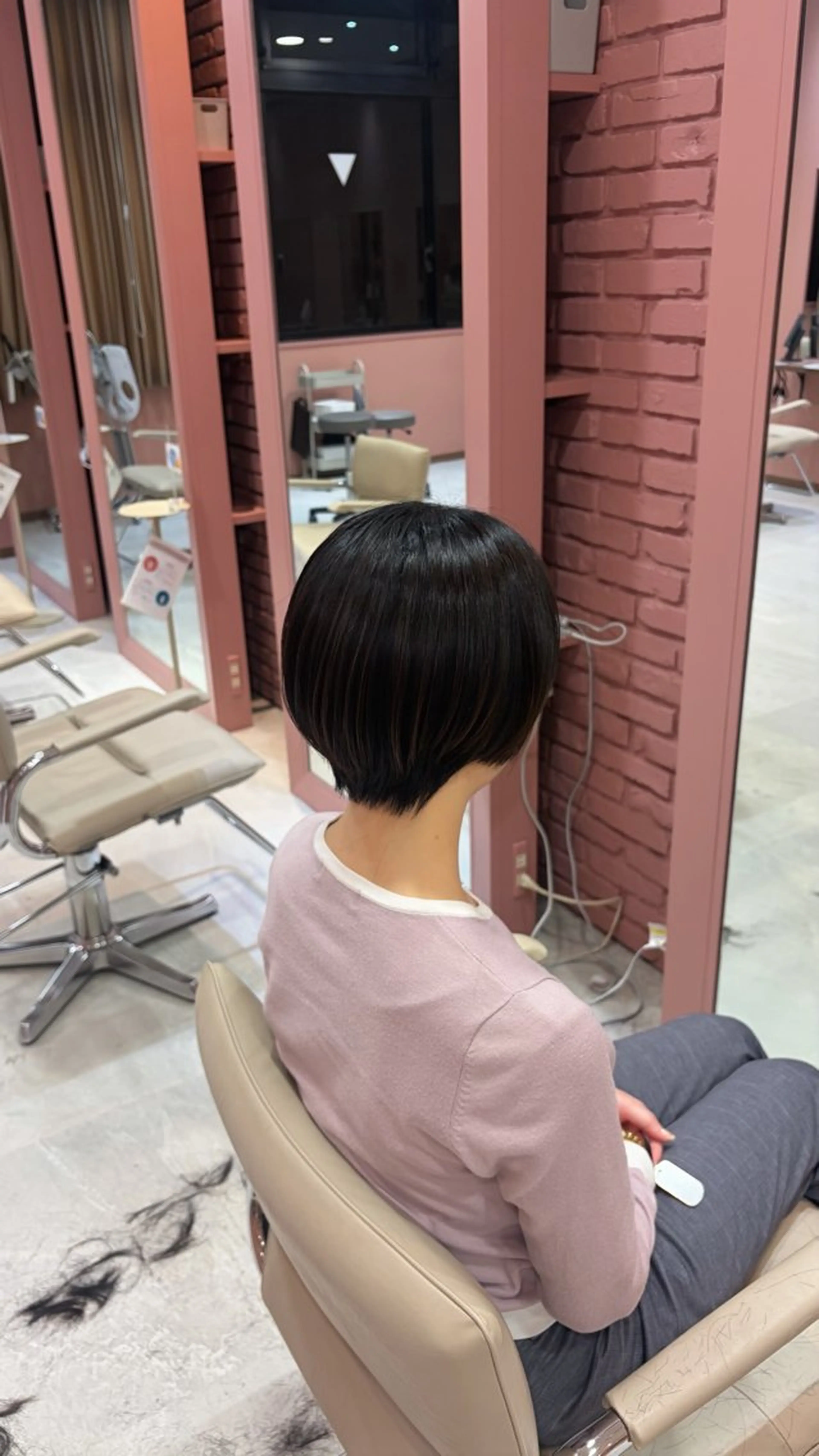 ショート カット 聖菜/ hina /レイヤー/艶カラーのヘアスタイル